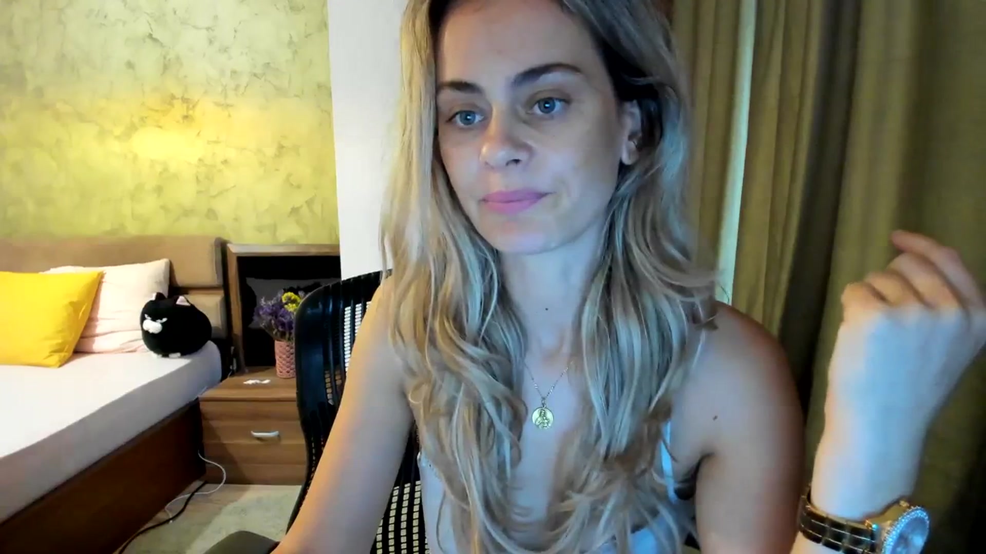 Gallery image thumbnail from DebbyPaige's myfreecams stream on, 09/16/2023, 09:05 image 9 of 20