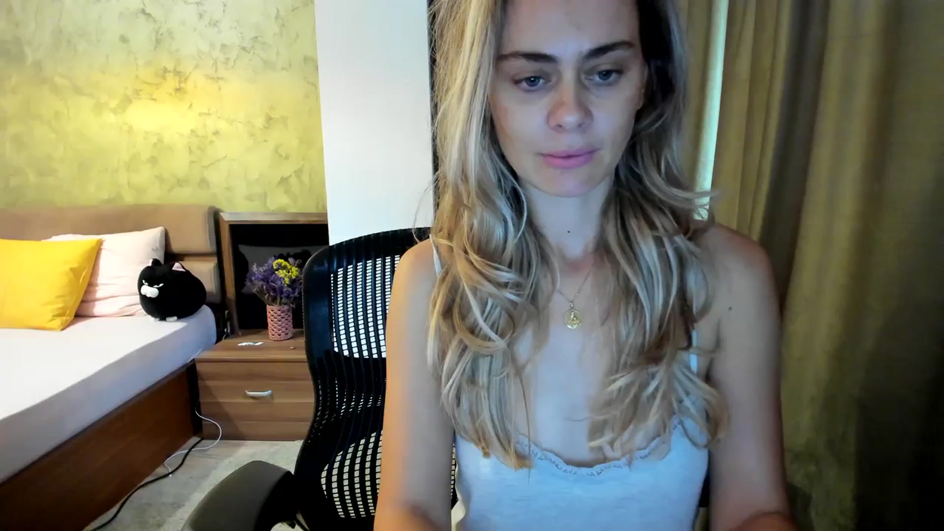Gallery image thumbnail from DebbyPaige's myfreecams stream on, 09/16/2023, 09:05 image 3 of 20