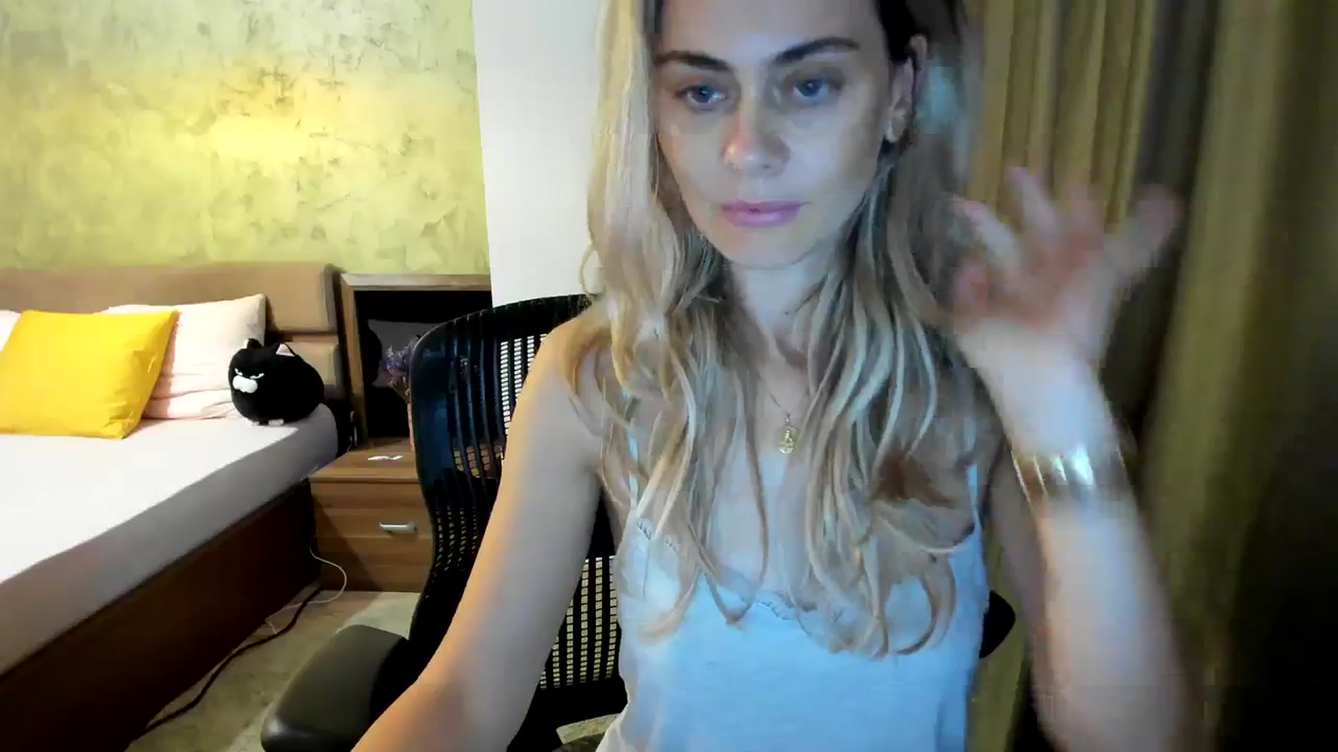 Gallery image thumbnail from DebbyPaige's myfreecams stream on, 09/16/2023, 09:05 image 18 of 20