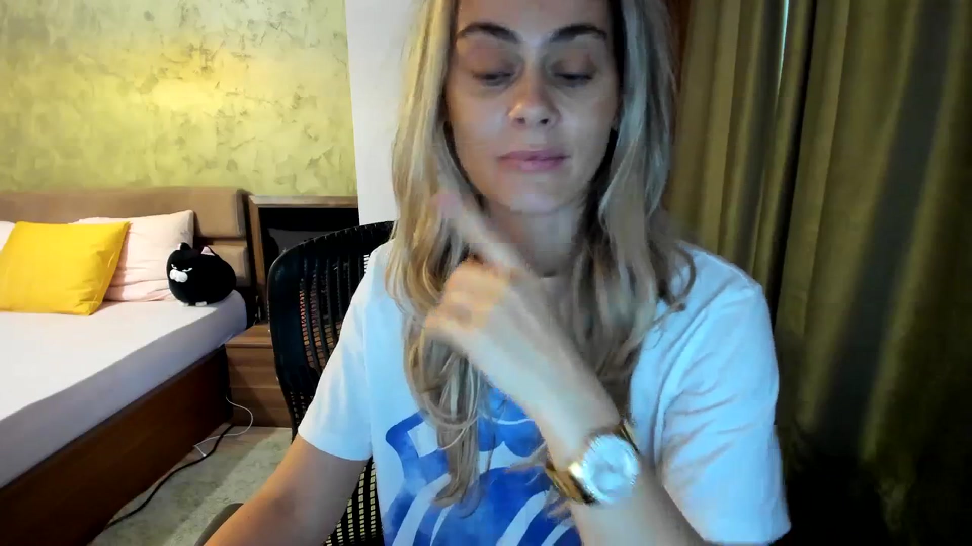 Gallery image thumbnail from DebbyPaige's myfreecams stream on, 09/16/2023, 10:18 image 5 of 20