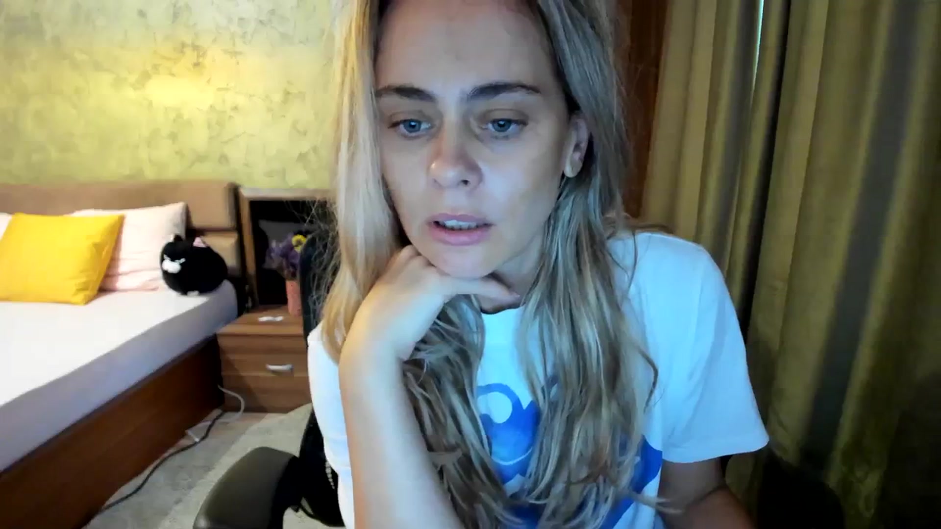 Gallery image thumbnail from DebbyPaige's myfreecams stream on, 09/16/2023, 10:18 image 7 of 20