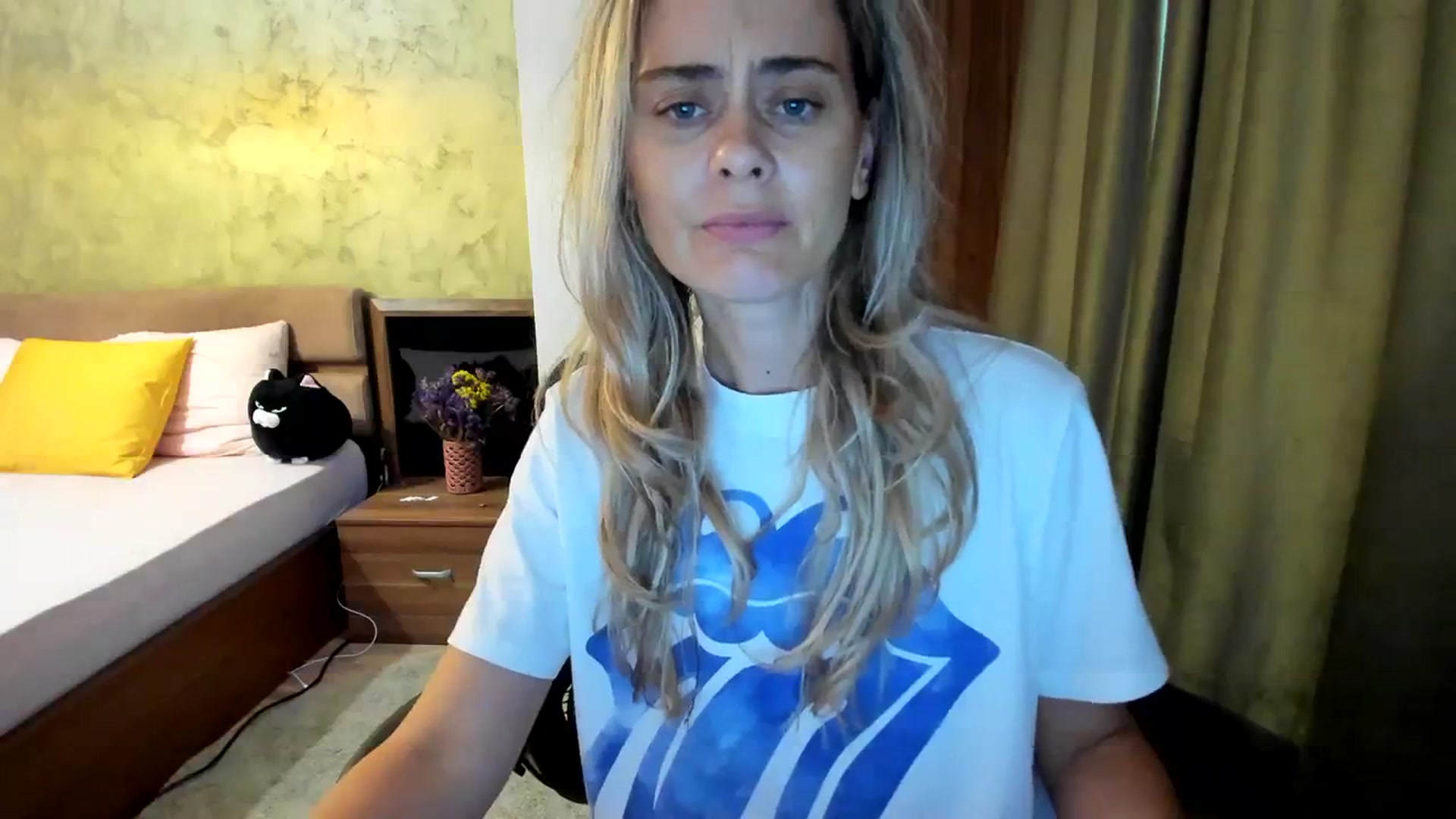 Gallery image thumbnail from DebbyPaige's myfreecams stream on, 09/16/2023, 10:18 image 2 of 20