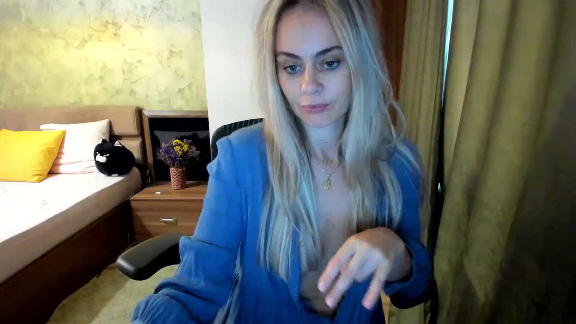 Gallery image thumbnail from DebbyPaige's myfreecams stream on, 09/17/2023, 09:07 image 4 of 20