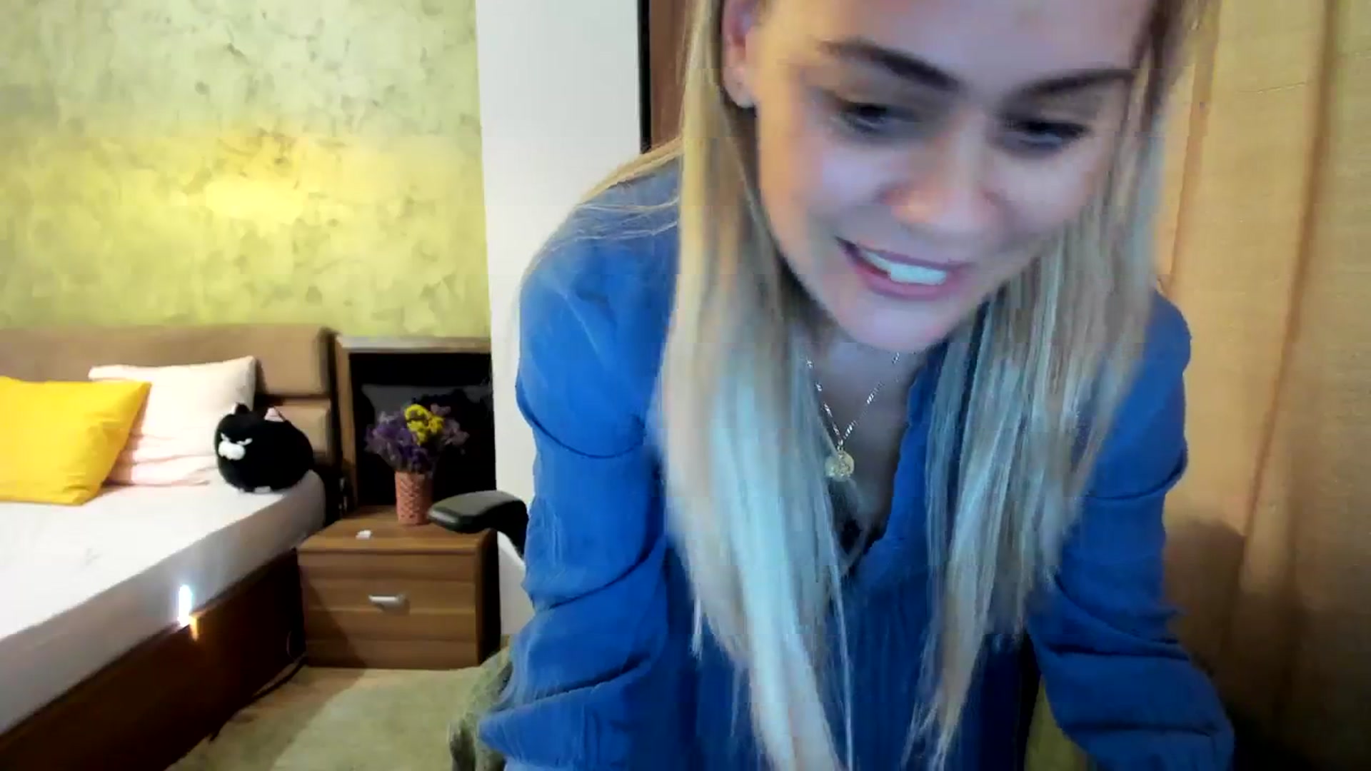 Gallery image thumbnail from DebbyPaige's myfreecams stream on, 09/17/2023, 09:07 image 3 of 20
