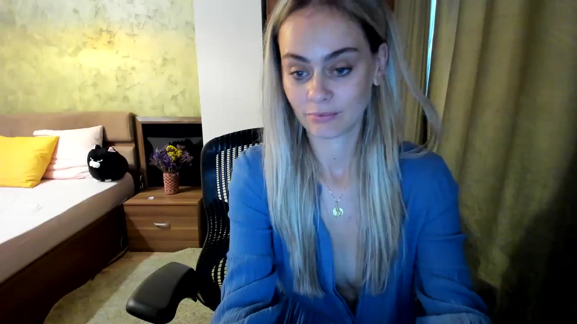Gallery image thumbnail from DebbyPaige's myfreecams stream on, 09/17/2023, 09:07 image 17 of 20