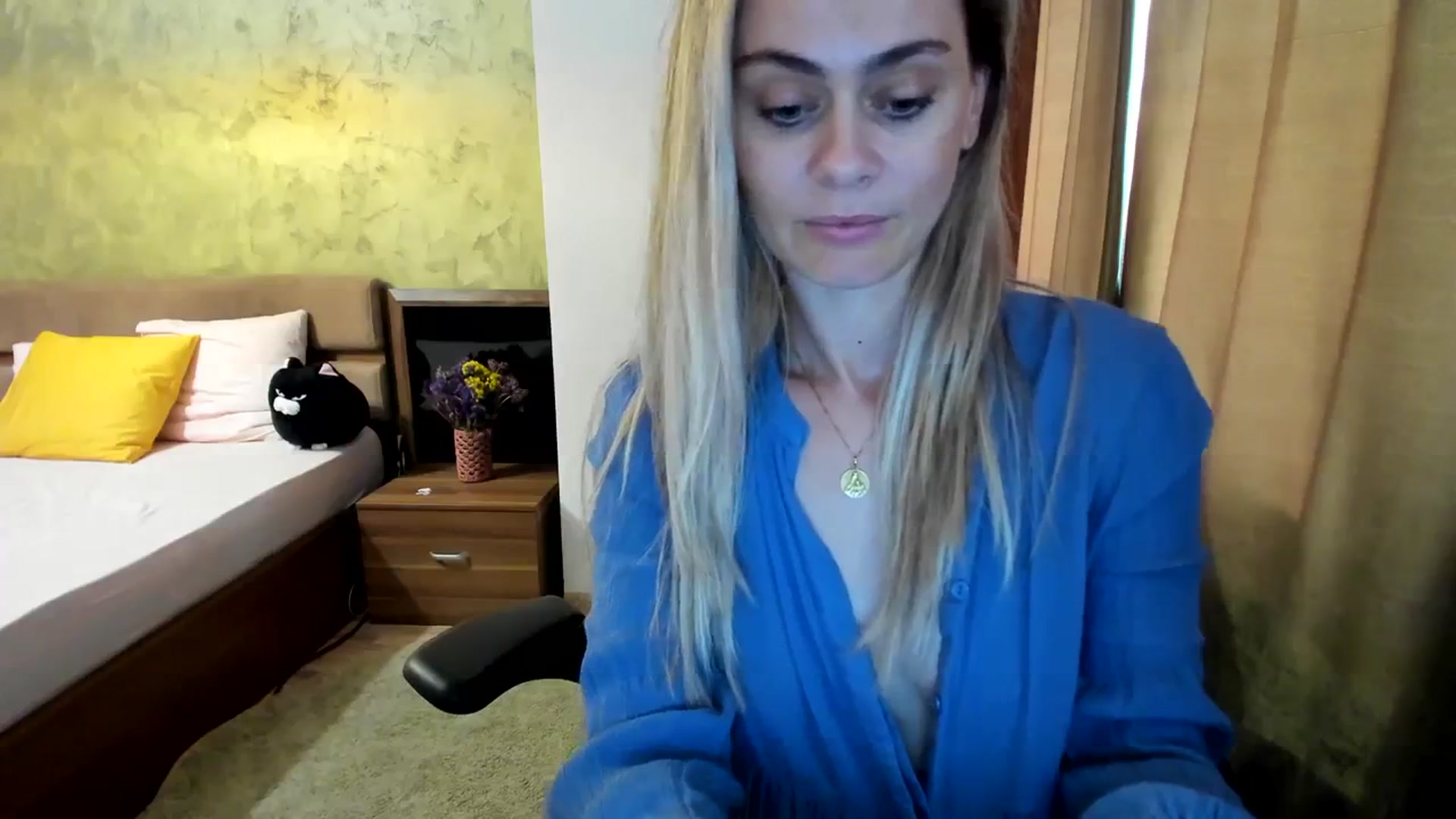 Gallery image thumbnail from DebbyPaige's myfreecams stream on, 09/17/2023, 09:07 image 15 of 20