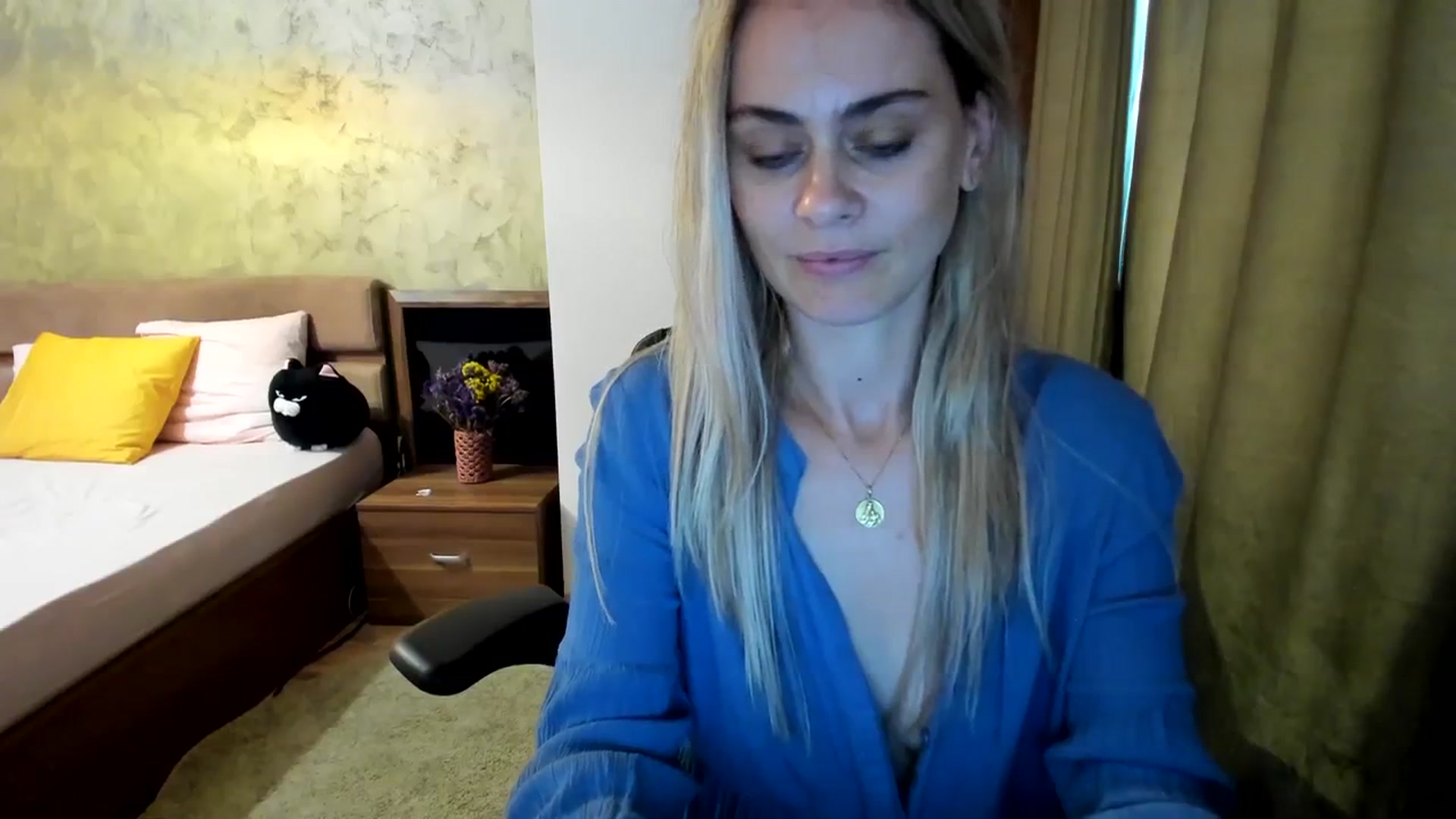Gallery image thumbnail from DebbyPaige's myfreecams stream on, 09/17/2023, 09:07 image 9 of 20