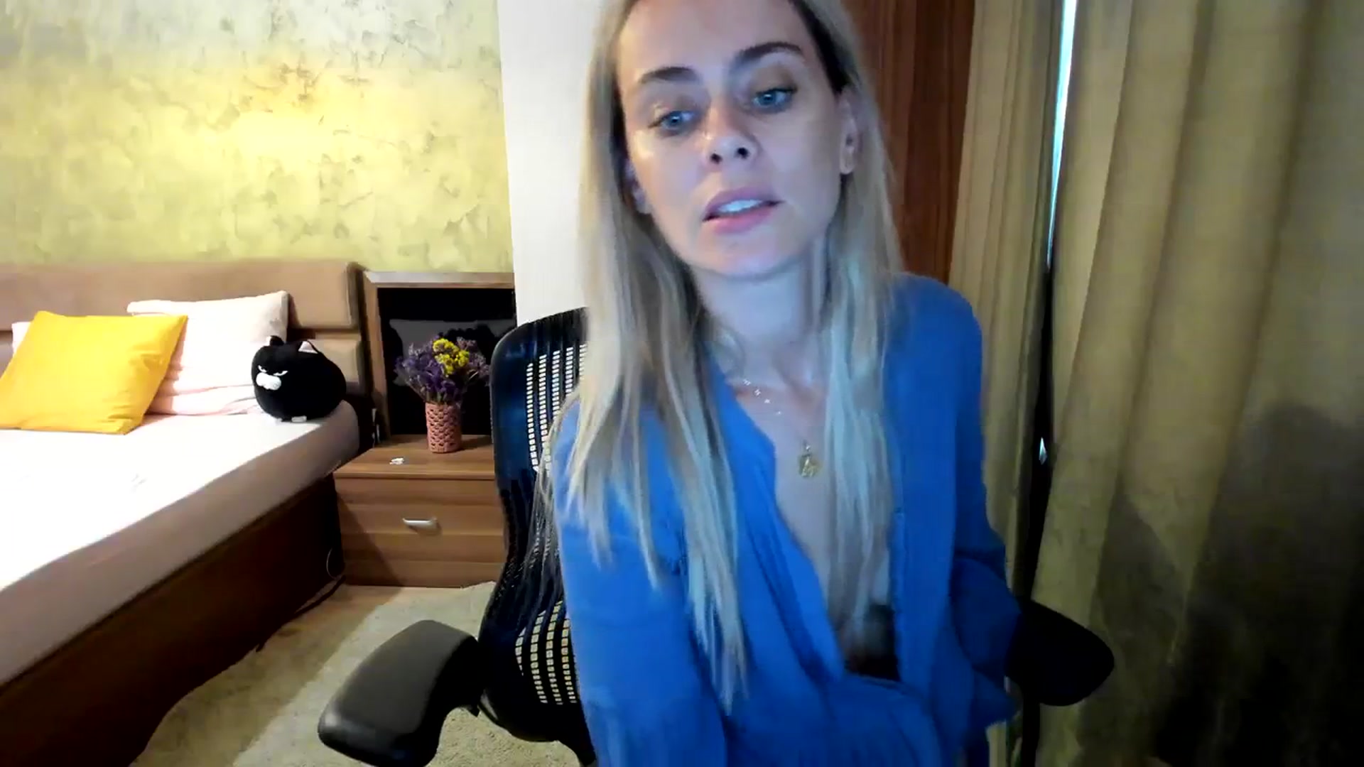 Gallery image thumbnail from DebbyPaige's myfreecams stream on, 09/17/2023, 09:07 image 10 of 20