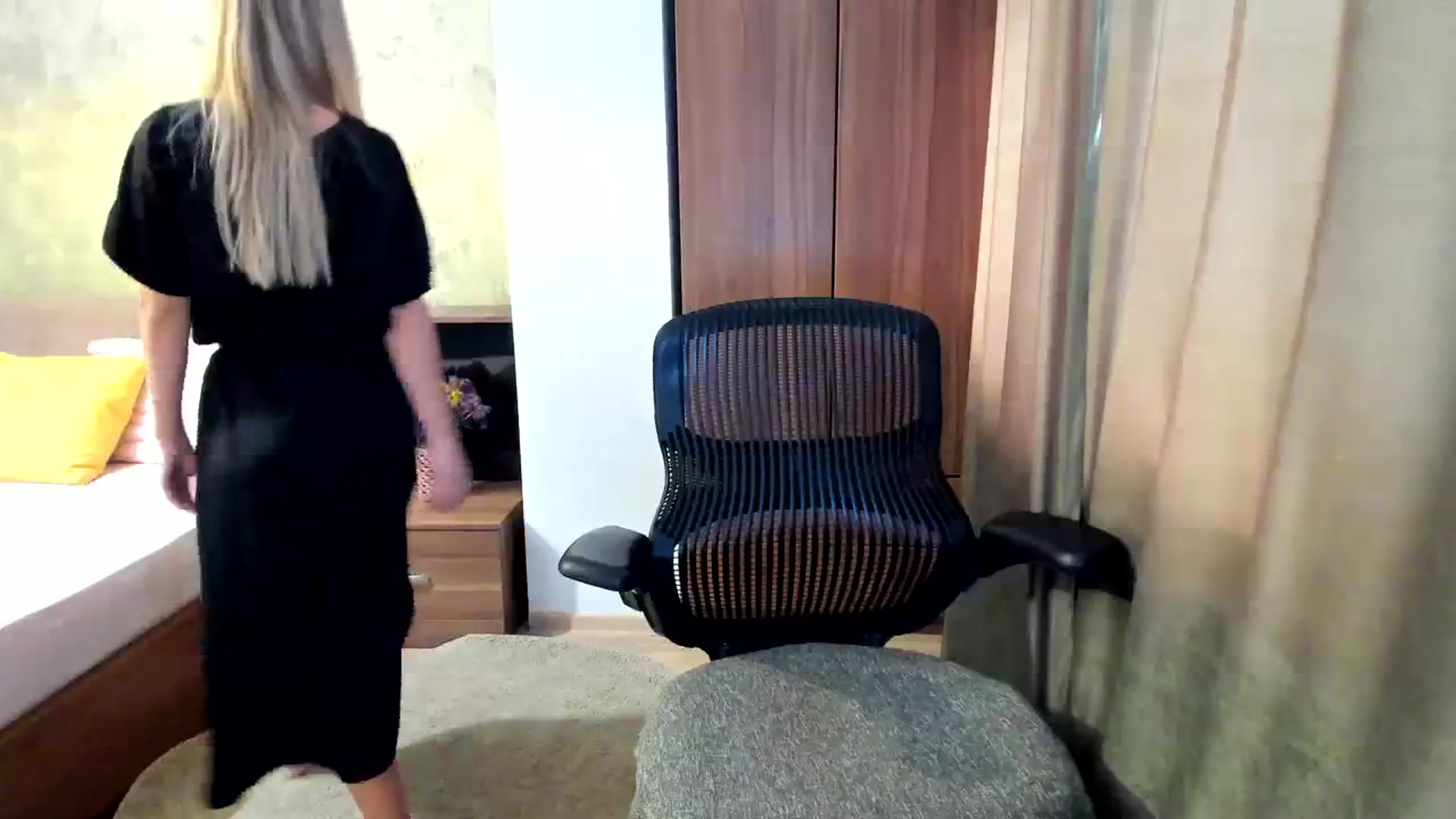 Gallery image thumbnail from DebbyPaige's myfreecams stream on, 09/17/2023, 09:07 image 18 of 20