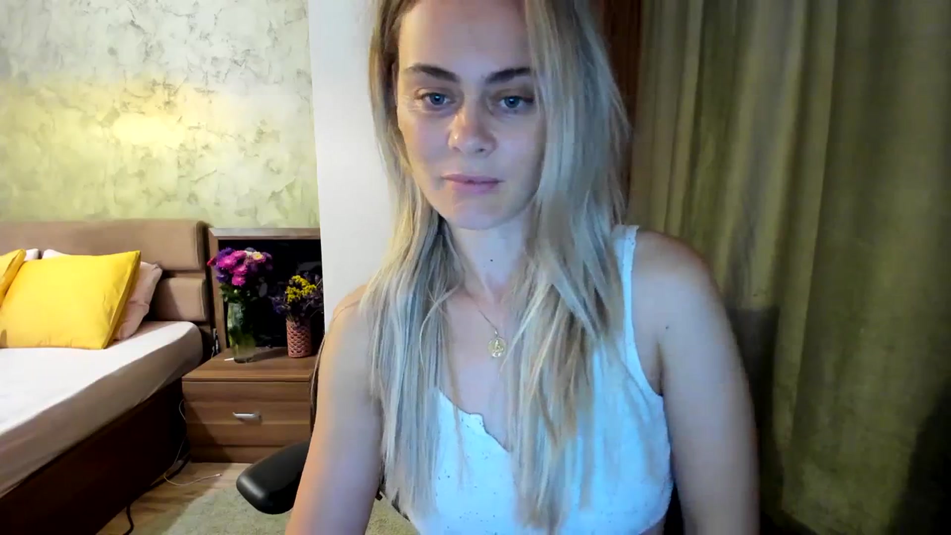 Gallery image thumbnail from DebbyPaige's myfreecams stream on, 09/18/2023, 11:36 image 5 of 20