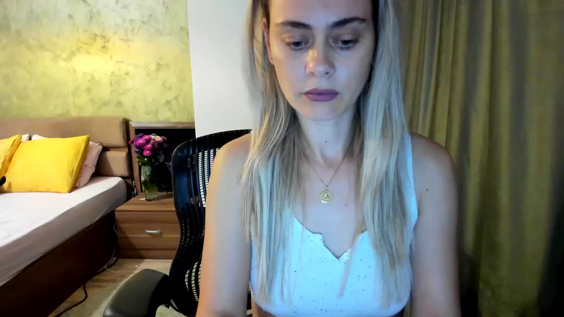 Gallery image thumbnail from DebbyPaige's myfreecams stream on, 09/18/2023, 11:36 image 15 of 20