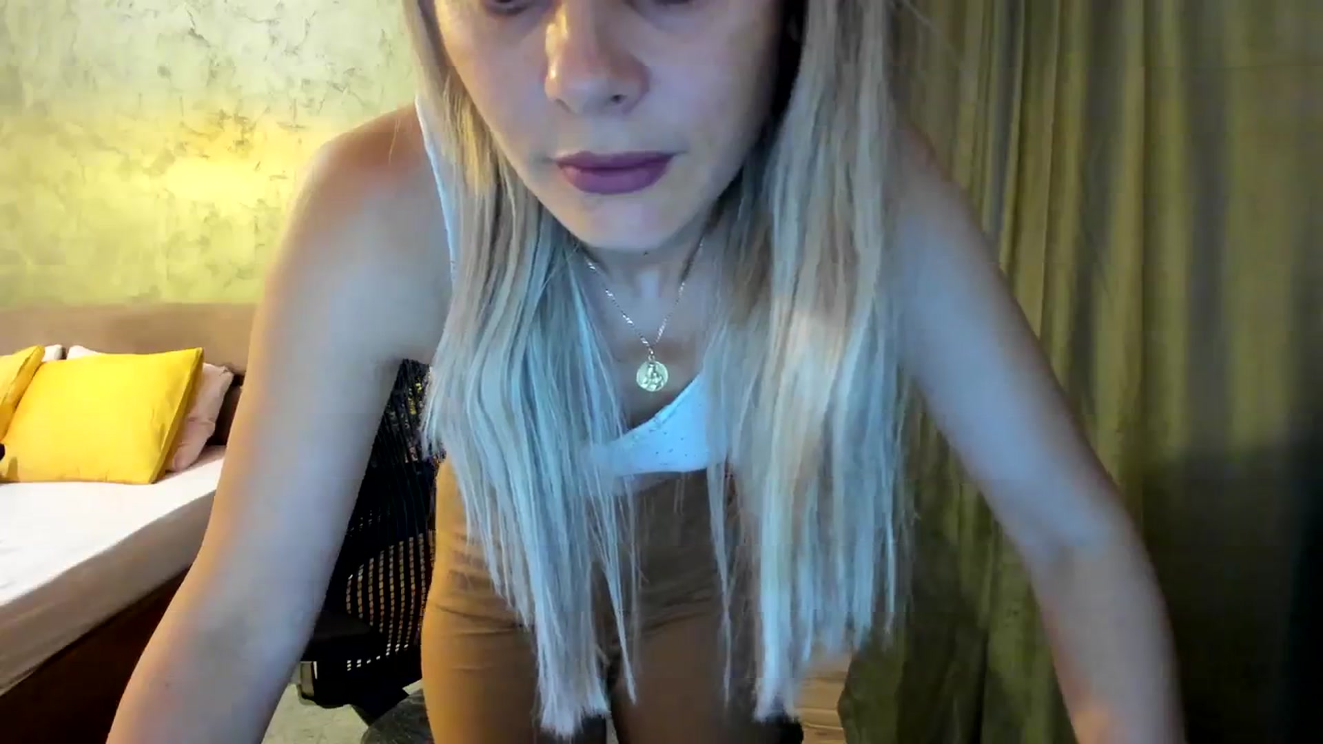 Gallery image thumbnail from DebbyPaige's myfreecams stream on, 09/18/2023, 11:36 image 13 of 20