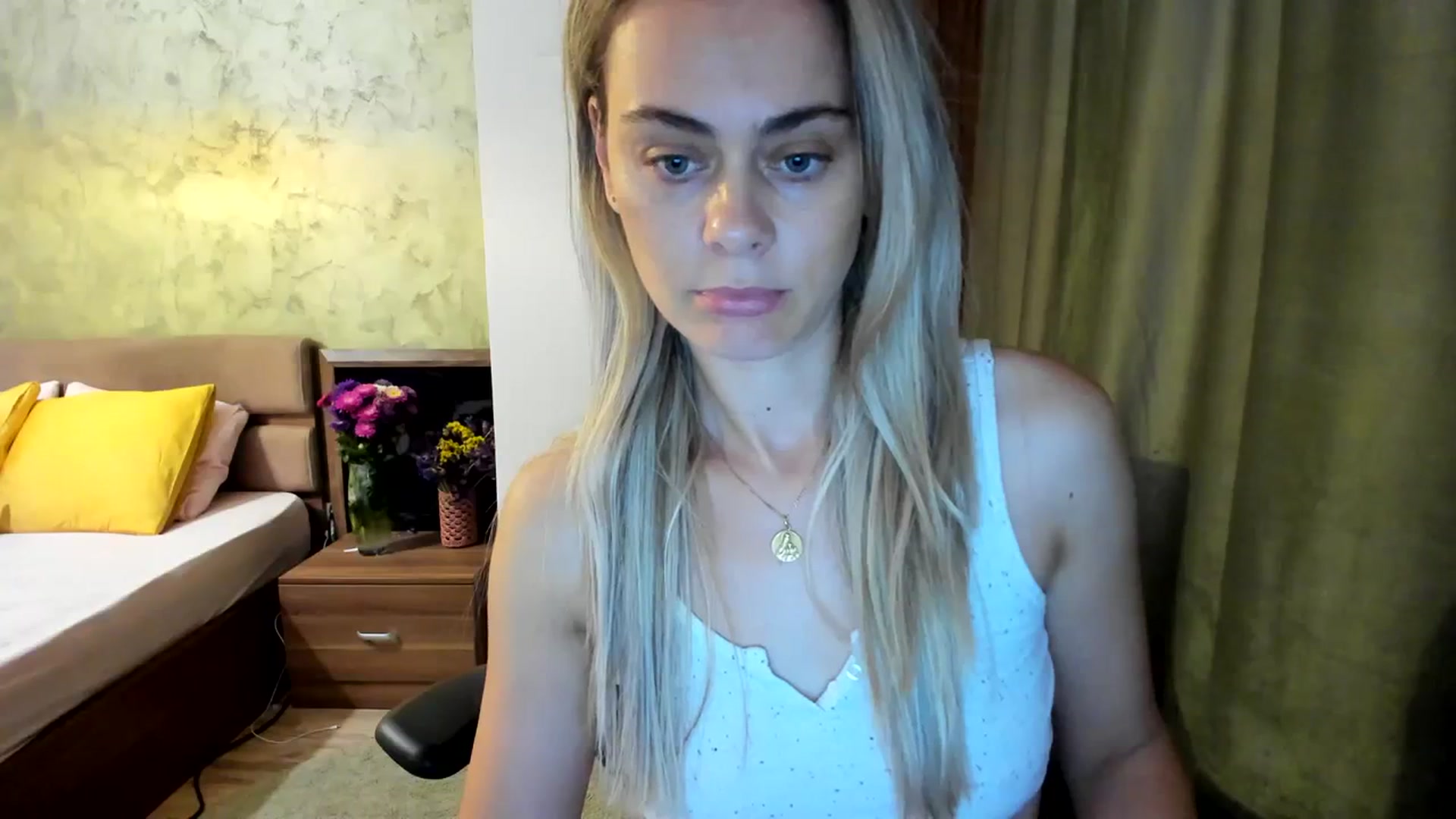 Gallery image thumbnail from DebbyPaige's myfreecams stream on, 09/18/2023, 11:36 image 3 of 20