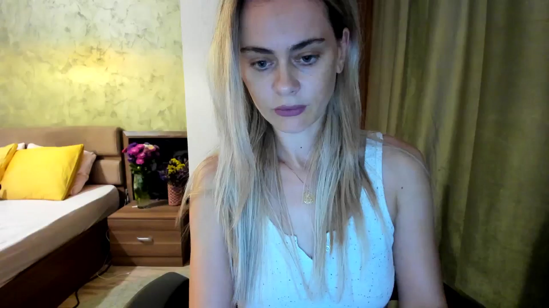 Gallery image thumbnail from DebbyPaige's myfreecams stream on, 09/18/2023, 11:36 image 8 of 20