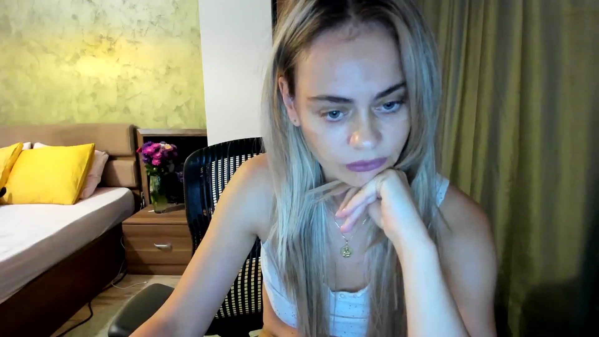 Gallery image thumbnail from DebbyPaige's myfreecams stream on, 09/18/2023, 11:36 image 17 of 20