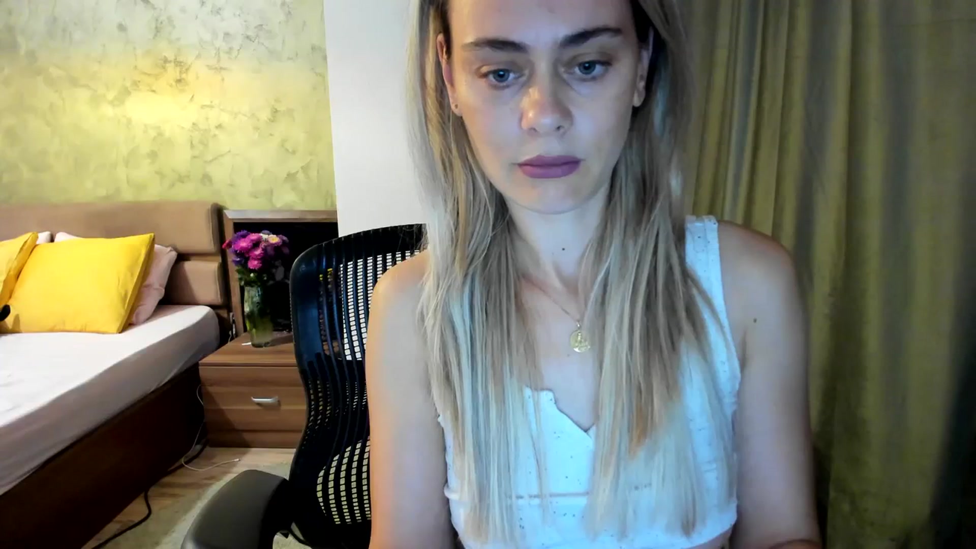 Gallery image thumbnail from DebbyPaige's myfreecams stream on, 09/18/2023, 11:36 image 18 of 20
