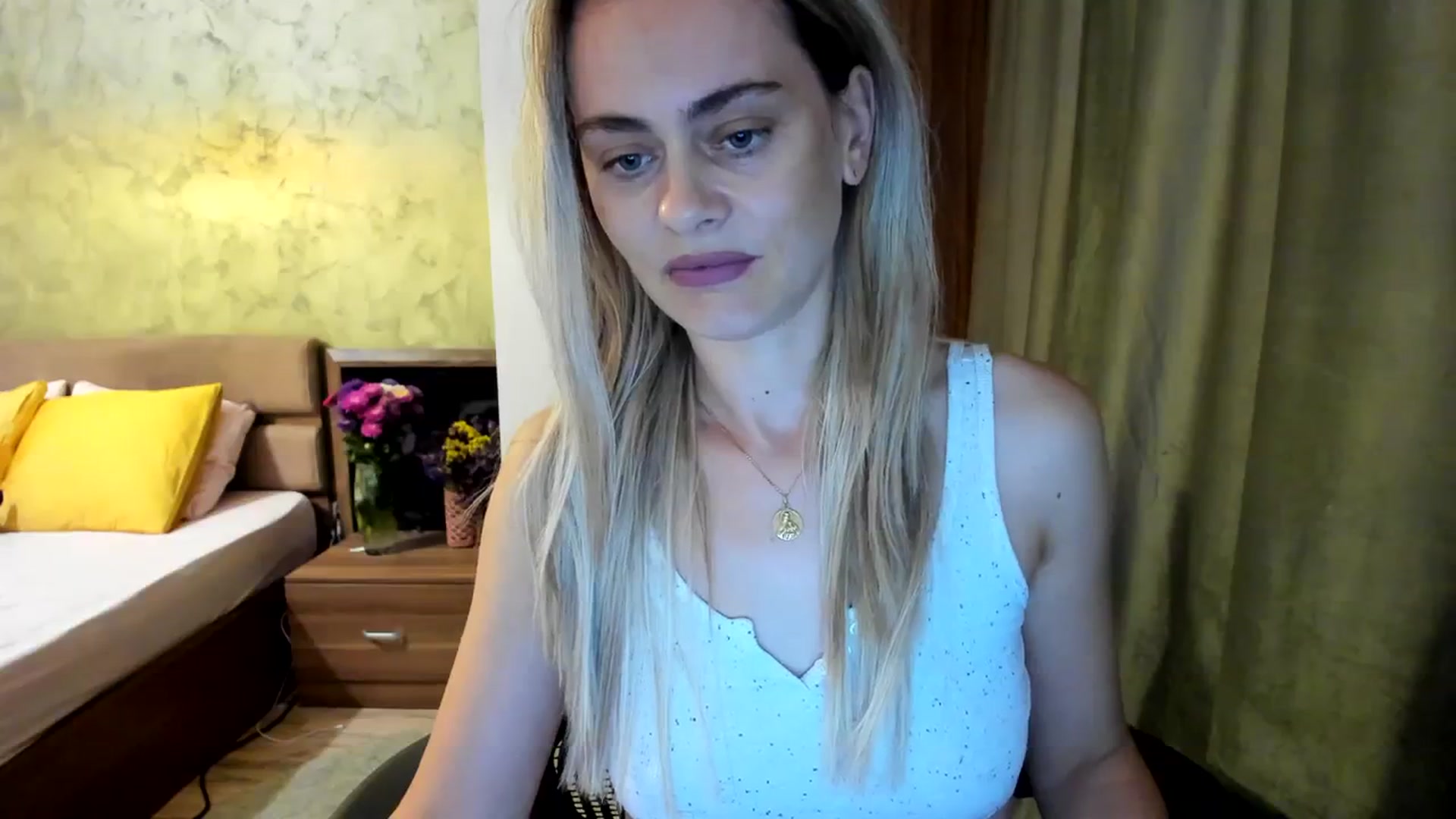 Gallery image thumbnail from DebbyPaige's myfreecams stream on, 09/18/2023, 11:36 image 9 of 20