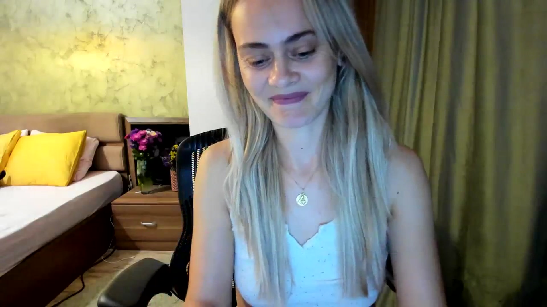 Gallery image thumbnail from DebbyPaige's myfreecams stream on, 09/18/2023, 11:36 image 20 of 20