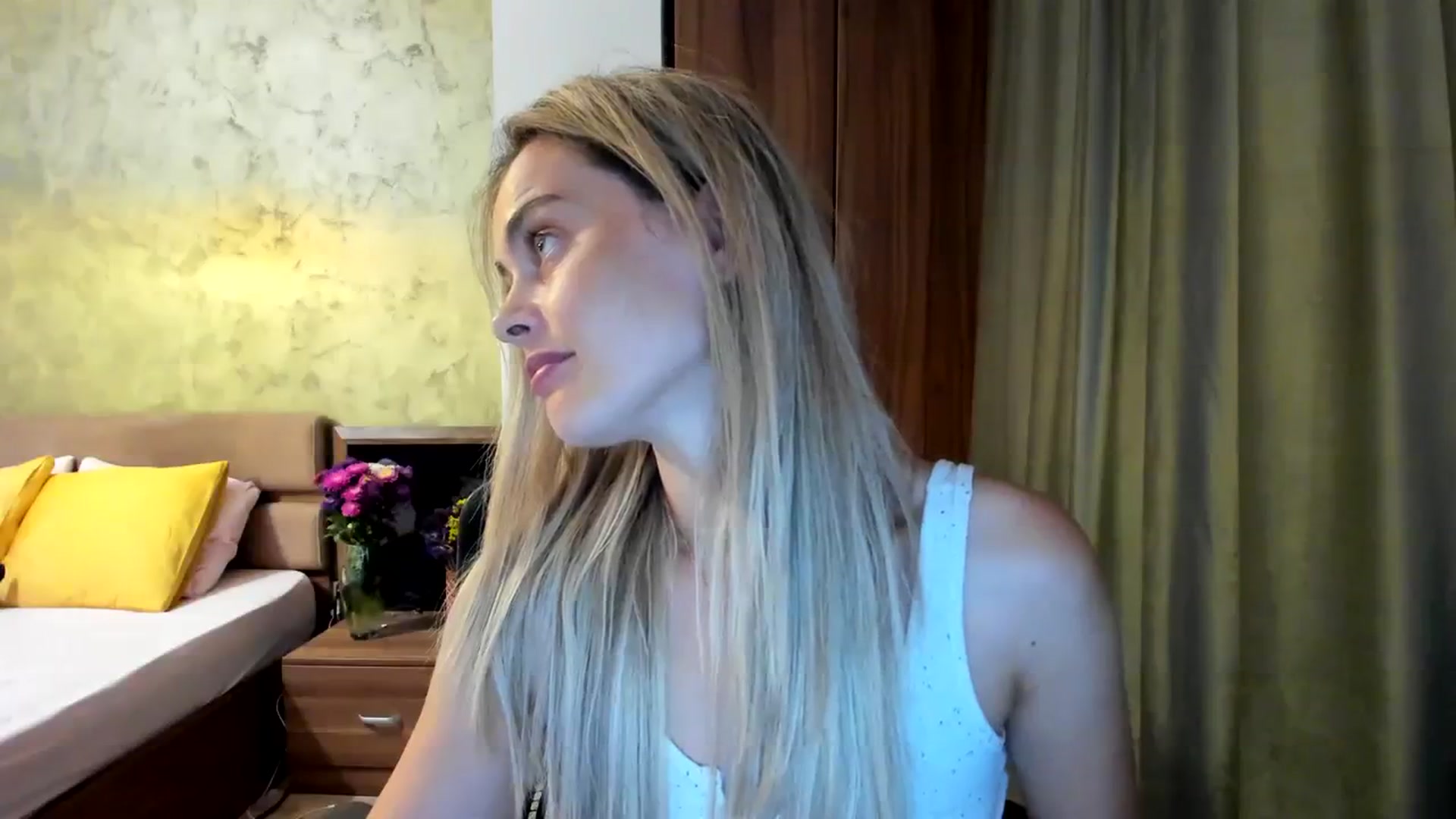 Gallery image thumbnail from DebbyPaige's myfreecams stream on, 09/18/2023, 12:47 image 6 of 20