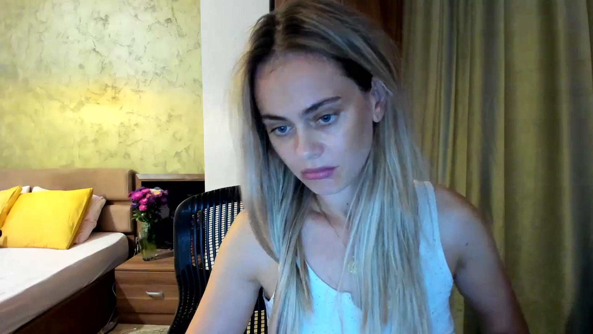 Gallery image thumbnail from DebbyPaige's myfreecams stream on, 09/18/2023, 12:47 image 5 of 20