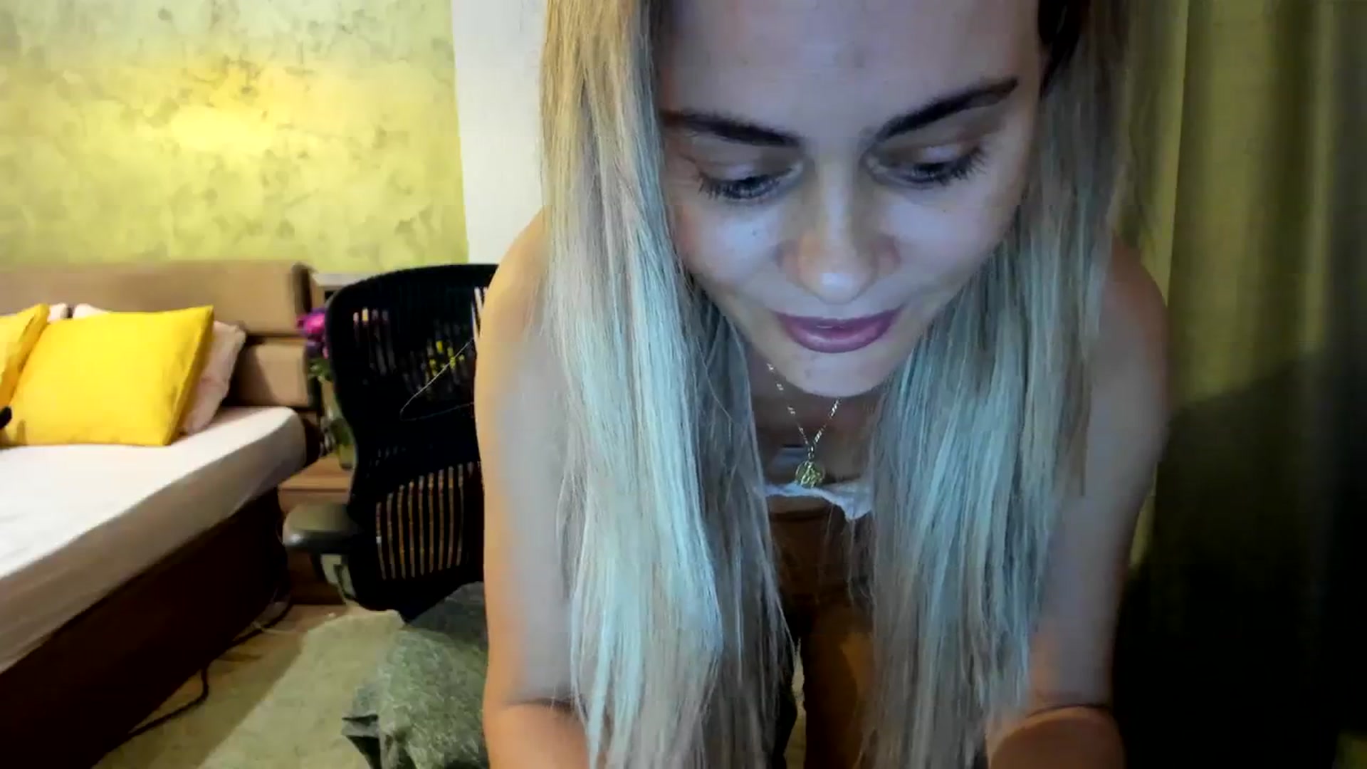Gallery image thumbnail from DebbyPaige's myfreecams stream on, 09/18/2023, 12:47 image 11 of 20