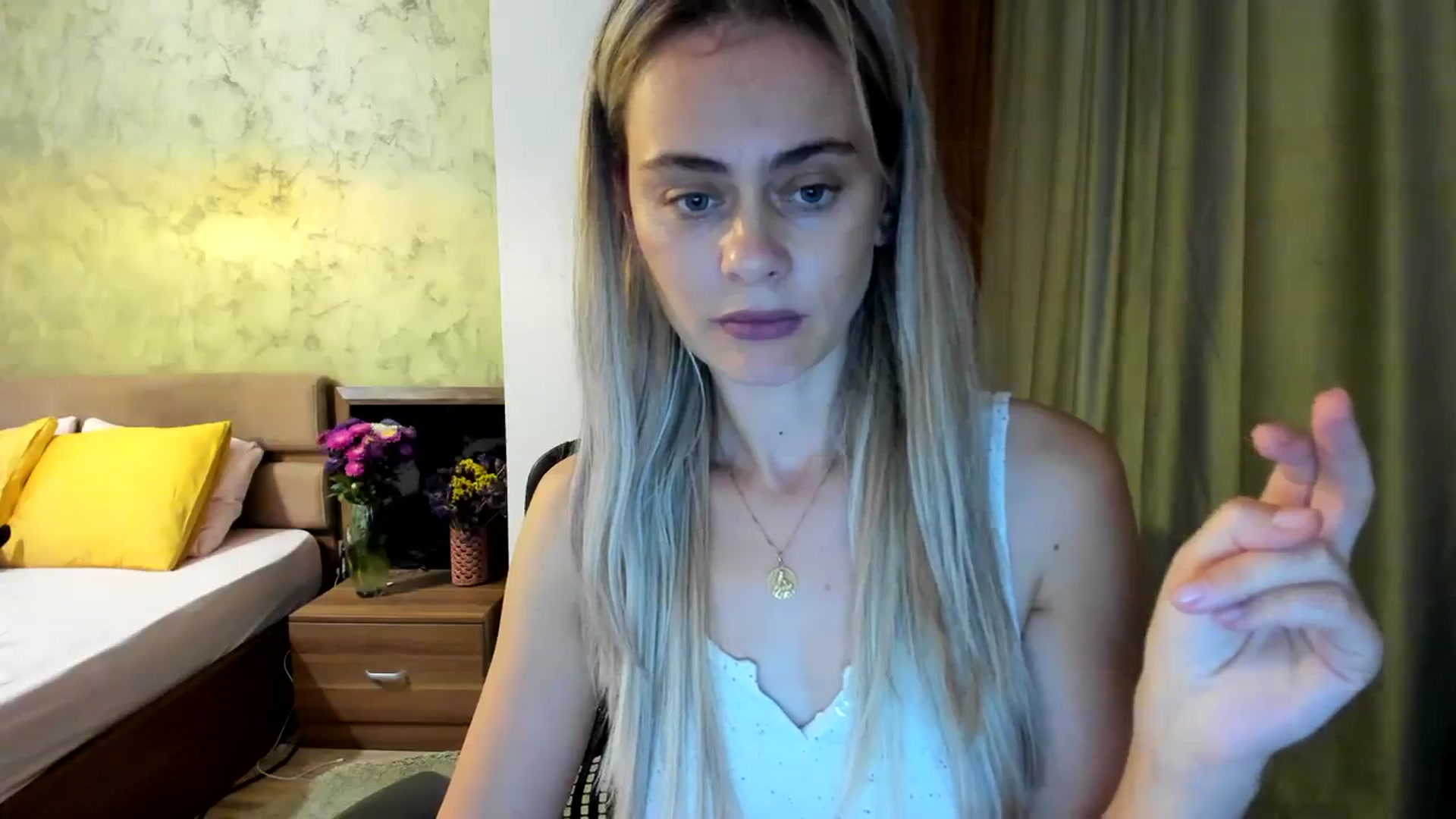 Gallery image thumbnail from DebbyPaige's myfreecams stream on, 09/18/2023, 12:47 image 19 of 20