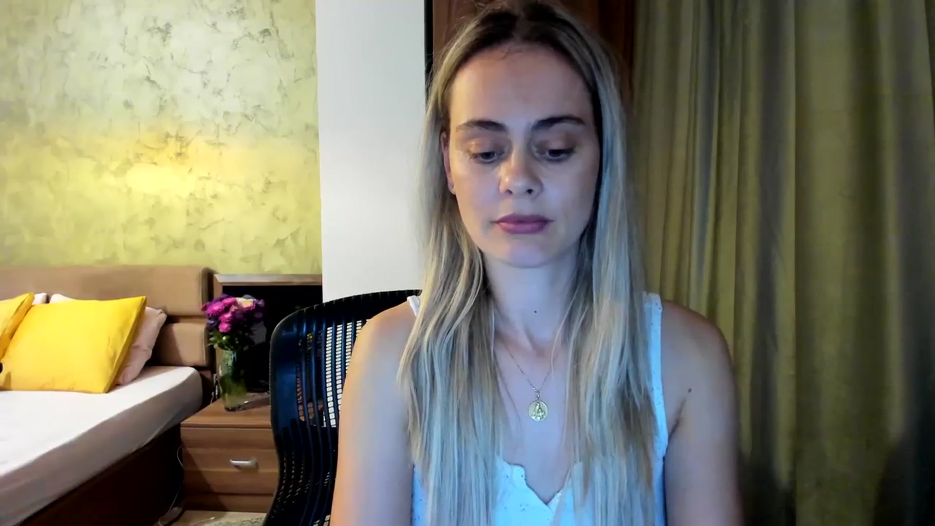 Gallery image thumbnail from DebbyPaige's myfreecams stream on, 09/18/2023, 12:47 image 3 of 20