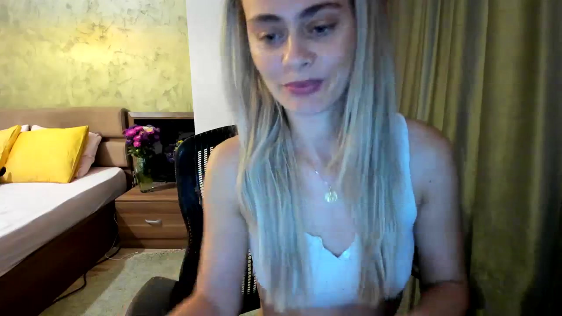 Gallery image thumbnail from DebbyPaige's myfreecams stream on, 09/18/2023, 12:47 image 12 of 20