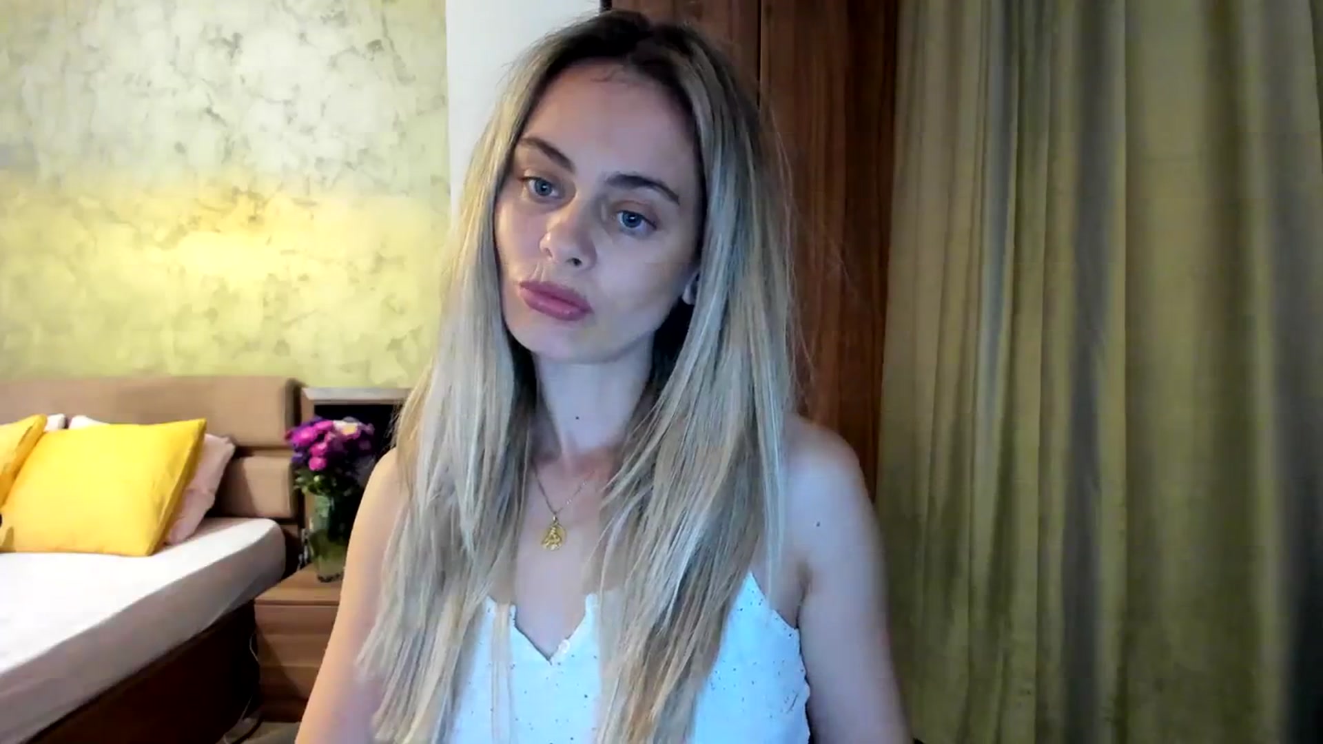Gallery image thumbnail from DebbyPaige's myfreecams stream on, 09/18/2023, 12:47 image 8 of 20