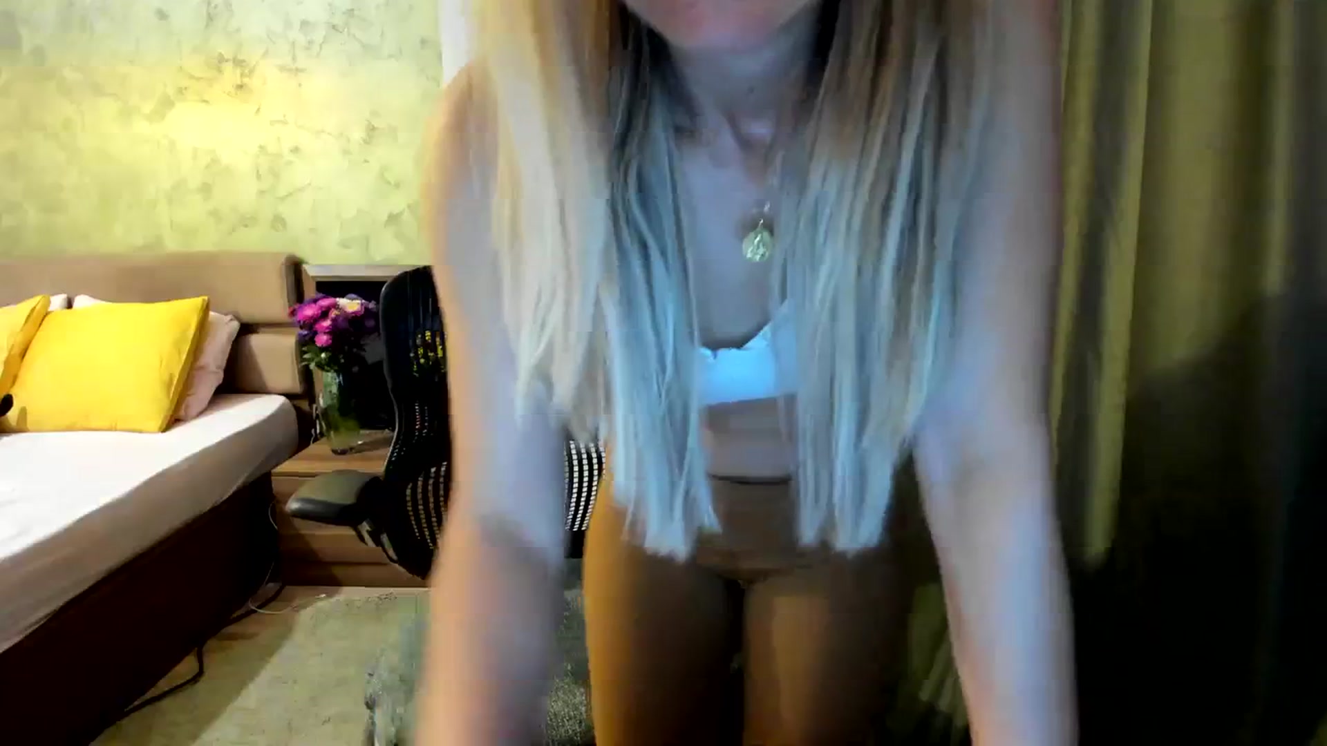 Gallery image thumbnail from DebbyPaige's myfreecams stream on, 09/18/2023, 12:47 image 14 of 20