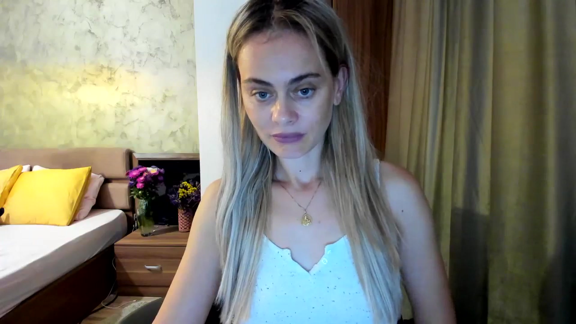 Gallery image thumbnail from DebbyPaige's myfreecams stream on, 09/18/2023, 12:47 image 17 of 20