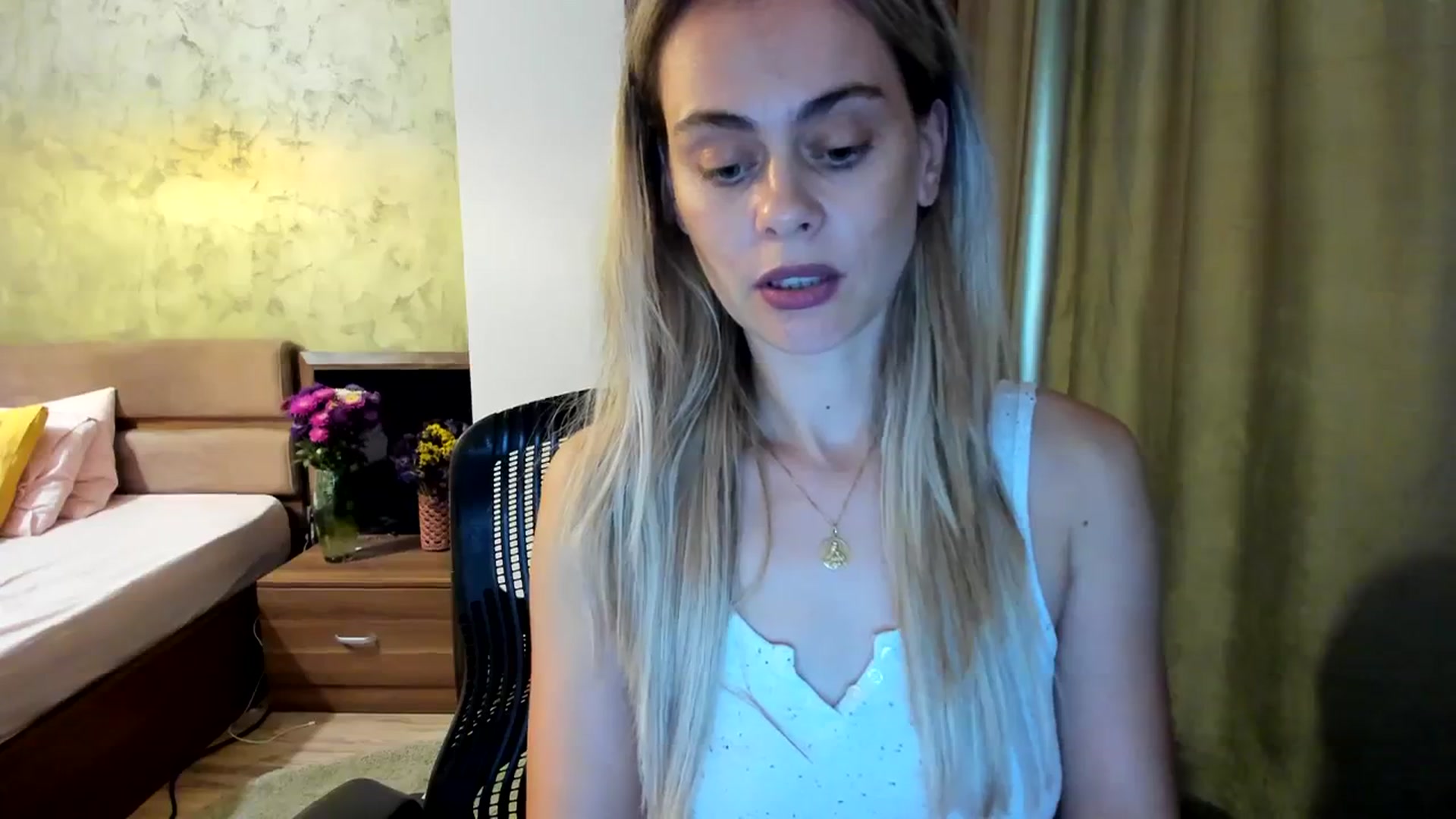 Gallery image thumbnail from DebbyPaige's myfreecams stream on, 09/18/2023, 13:47 image 18 of 20