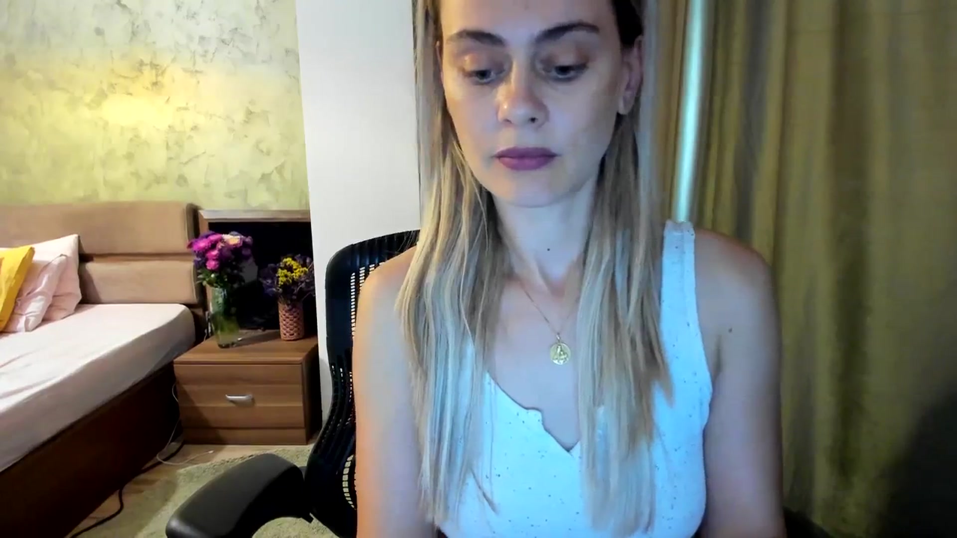 Gallery image thumbnail from DebbyPaige's myfreecams stream on, 09/18/2023, 13:47 image 8 of 20