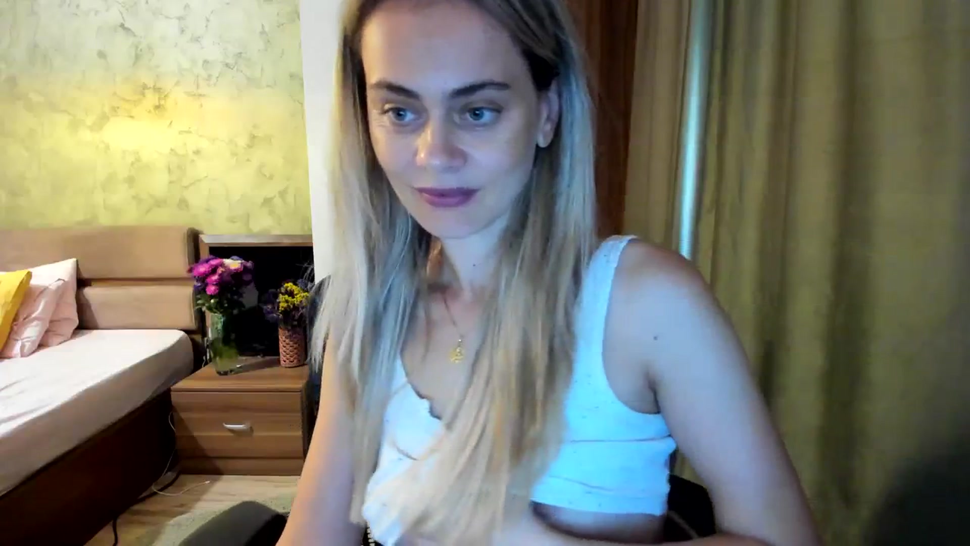 Gallery image thumbnail from DebbyPaige's myfreecams stream on, 09/18/2023, 13:47 image 19 of 20