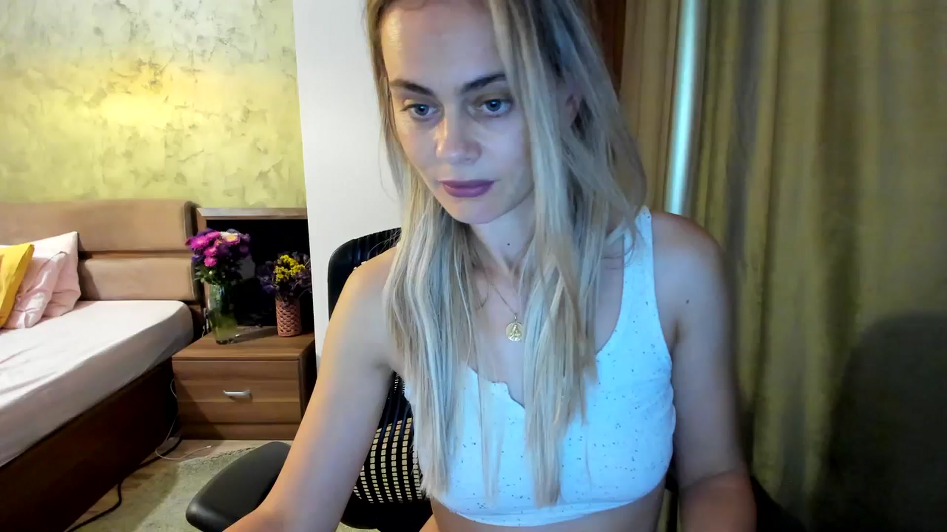 Gallery image thumbnail from DebbyPaige's myfreecams stream on, 09/18/2023, 13:47 image 4 of 20