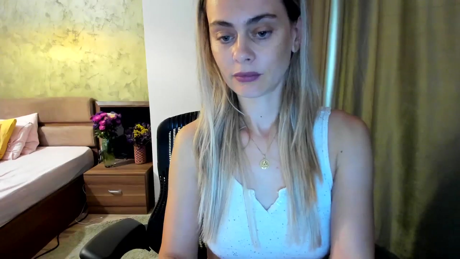 Gallery image thumbnail from DebbyPaige's myfreecams stream on, 09/18/2023, 13:47 image 7 of 20