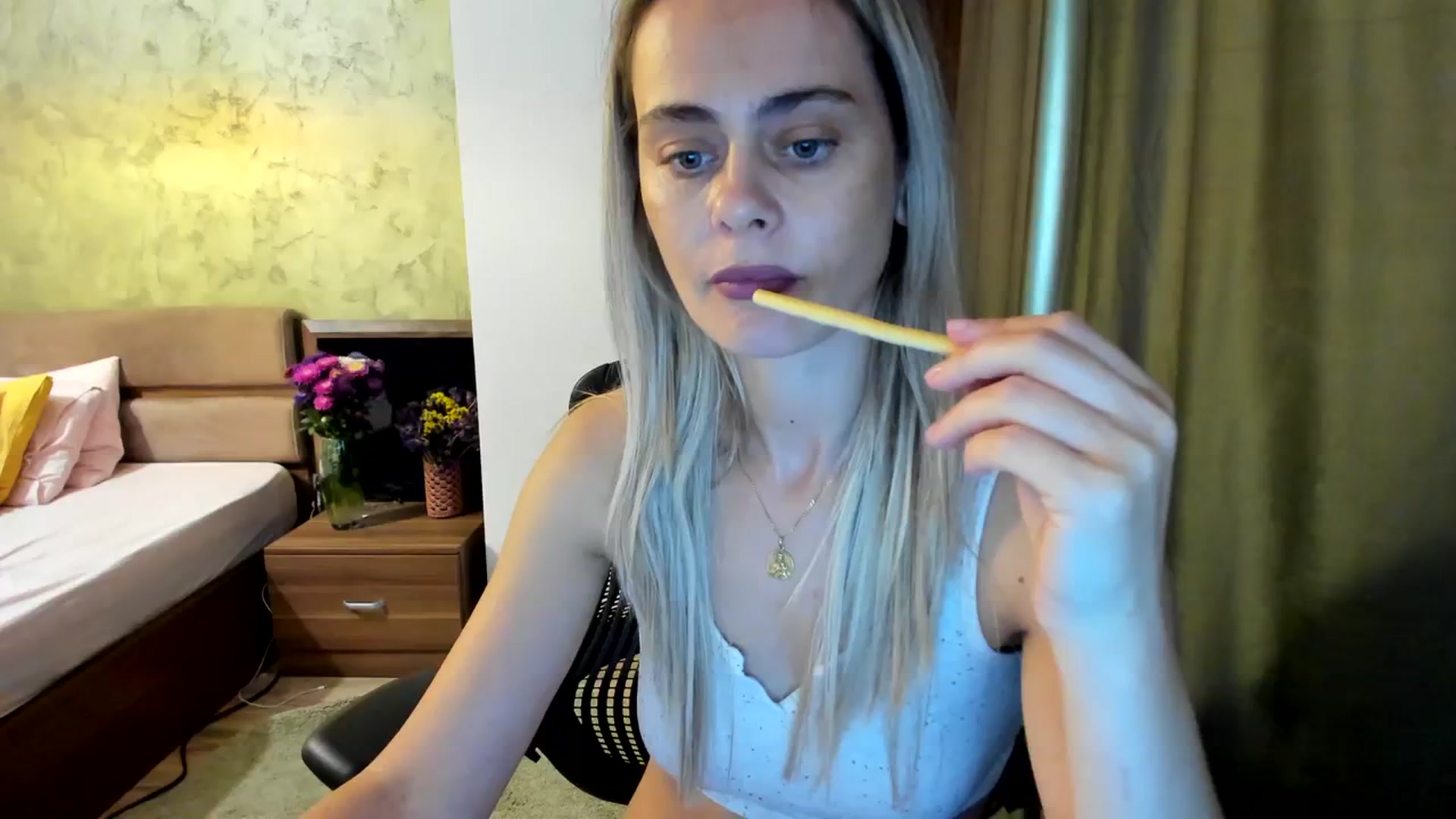 Gallery image thumbnail from DebbyPaige's myfreecams stream on, 09/18/2023, 13:47 image 1 of 20