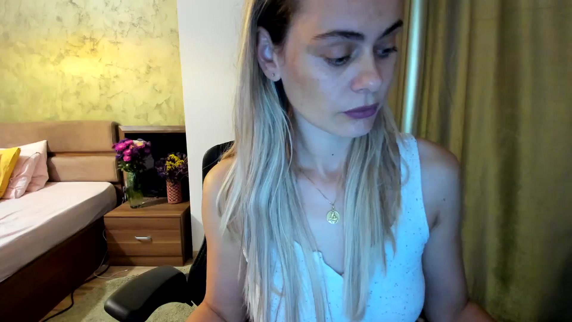 Gallery image thumbnail from DebbyPaige's myfreecams stream on, 09/18/2023, 13:47 image 10 of 20