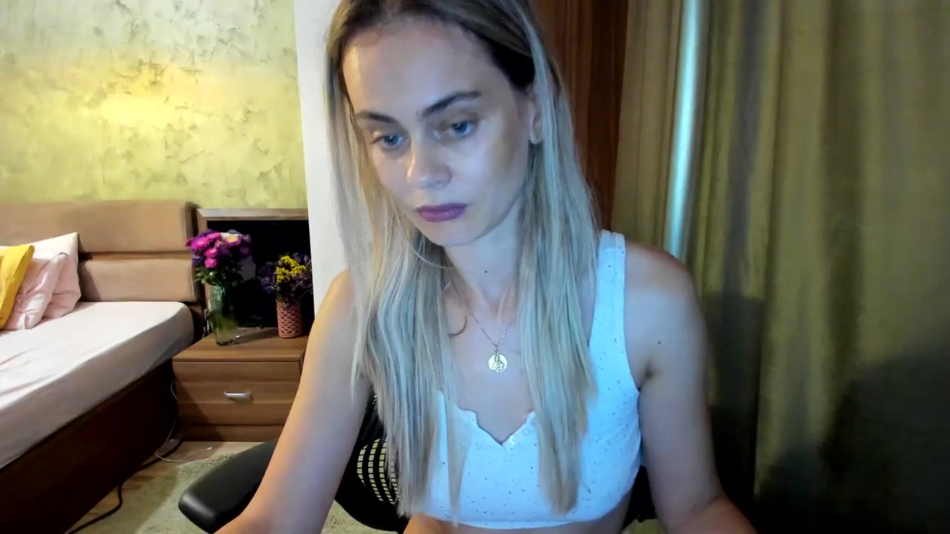 Gallery image thumbnail from DebbyPaige's myfreecams stream on, 09/18/2023, 13:47 image 6 of 20