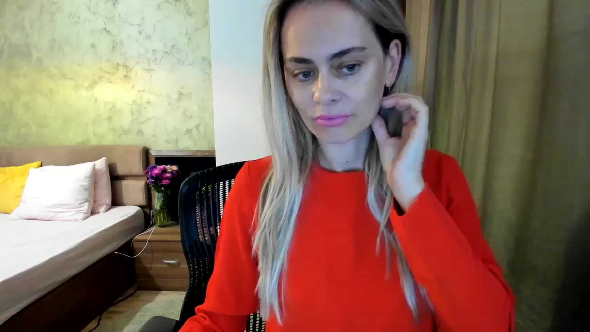 Gallery image thumbnail from DebbyPaige's myfreecams stream on, 09/19/2023, 07:42 image 2 of 20