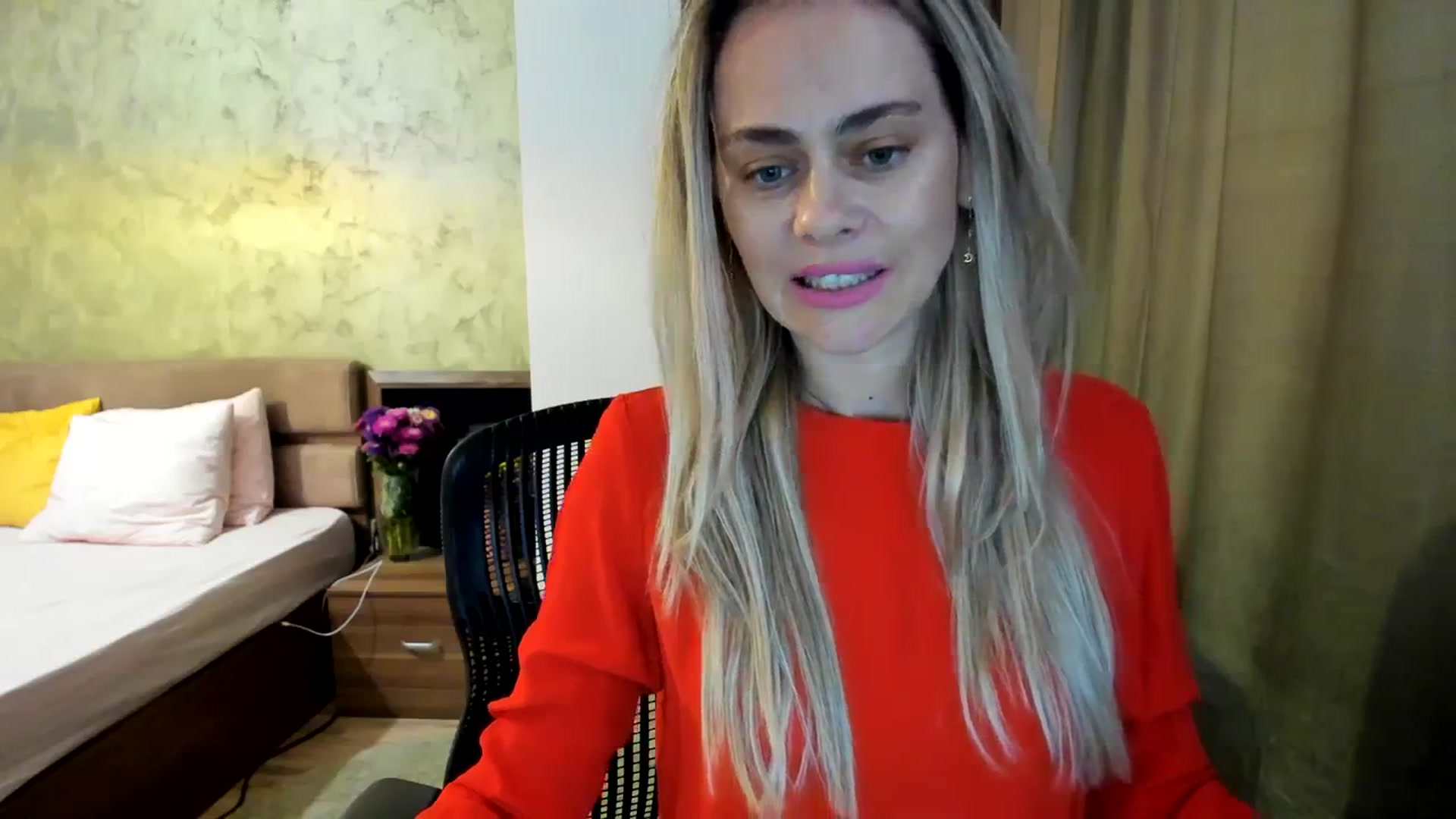 Gallery image thumbnail from DebbyPaige's myfreecams stream on, 09/19/2023, 07:42 image 4 of 20