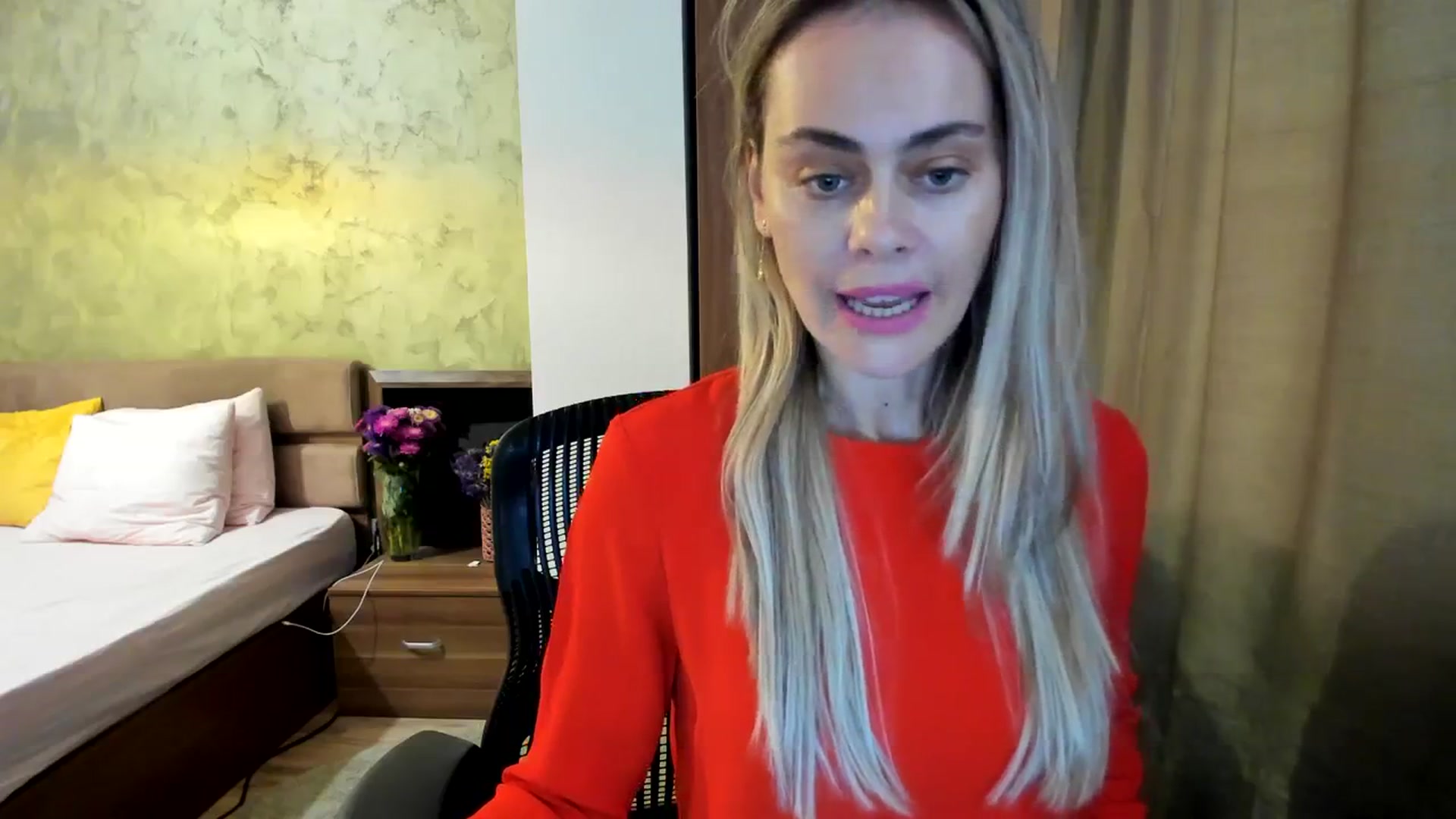 Gallery image thumbnail from DebbyPaige's myfreecams stream on, 09/19/2023, 07:42 image 12 of 20