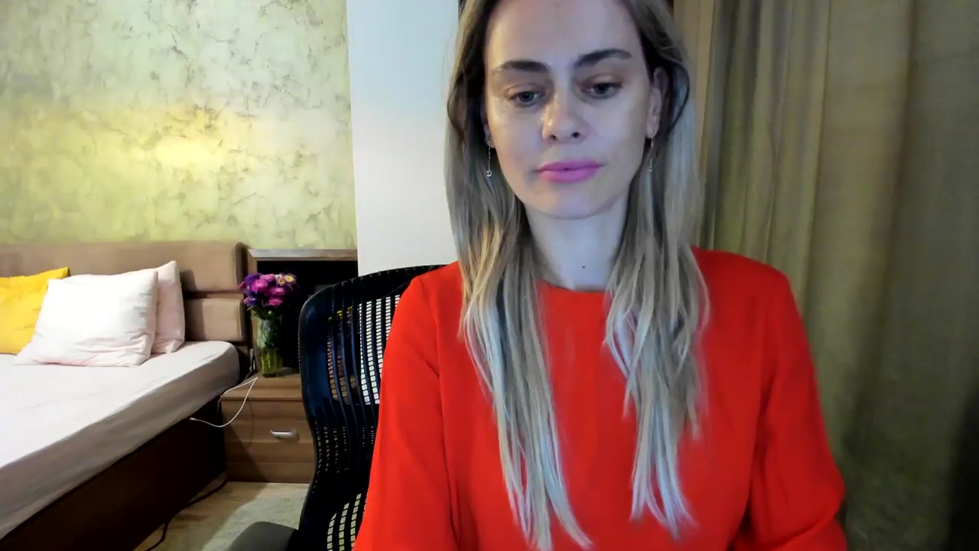 Gallery image thumbnail from DebbyPaige's myfreecams stream on, 09/19/2023, 07:42 image 3 of 20