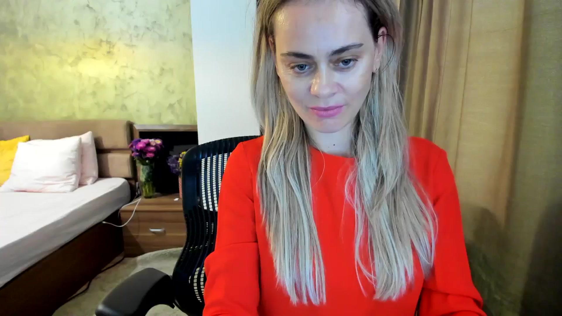 Gallery image thumbnail from DebbyPaige's myfreecams stream on, 09/19/2023, 08:56 image 15 of 20