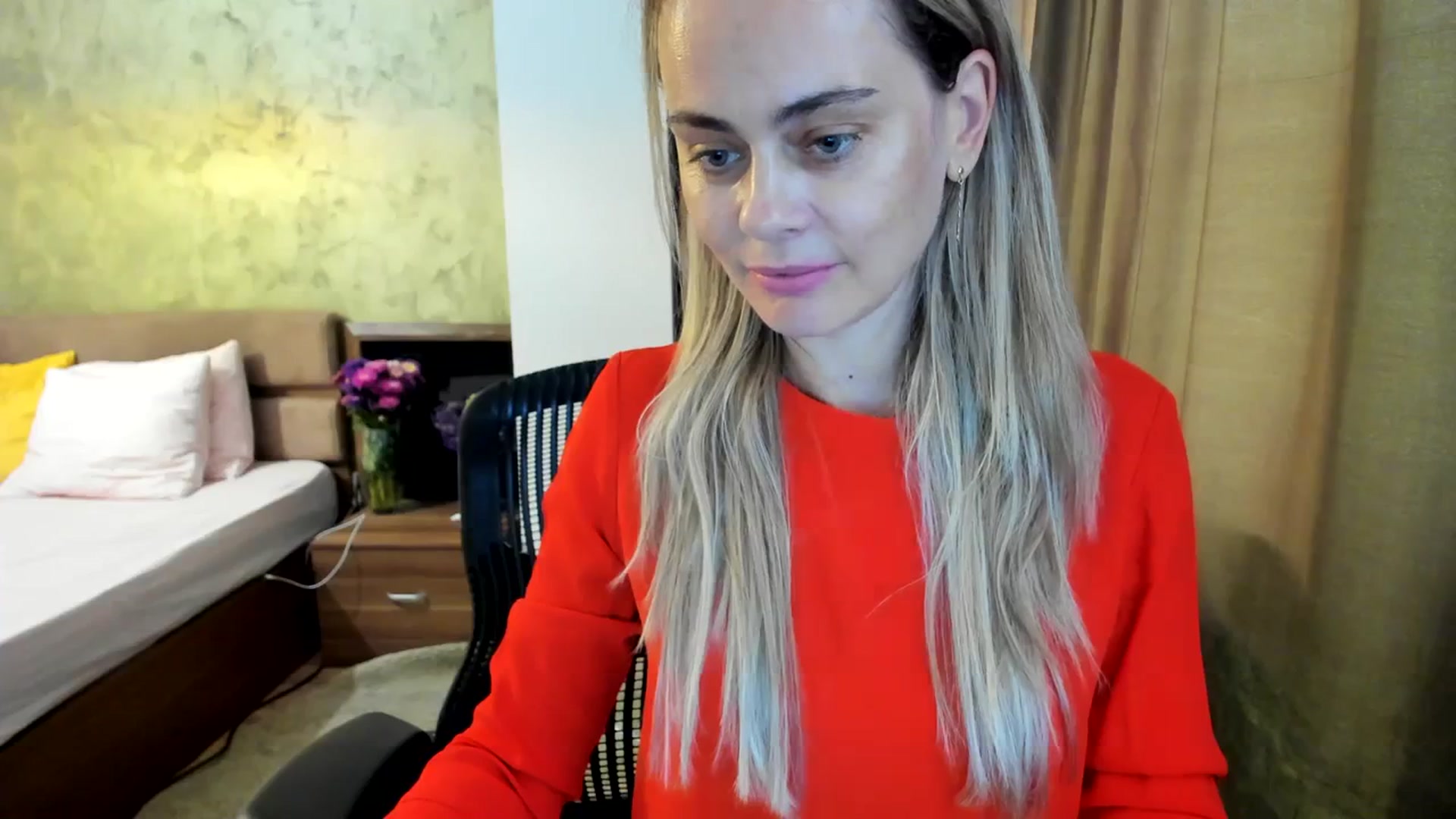 Gallery image thumbnail from DebbyPaige's myfreecams stream on, 09/19/2023, 08:56 image 14 of 20
