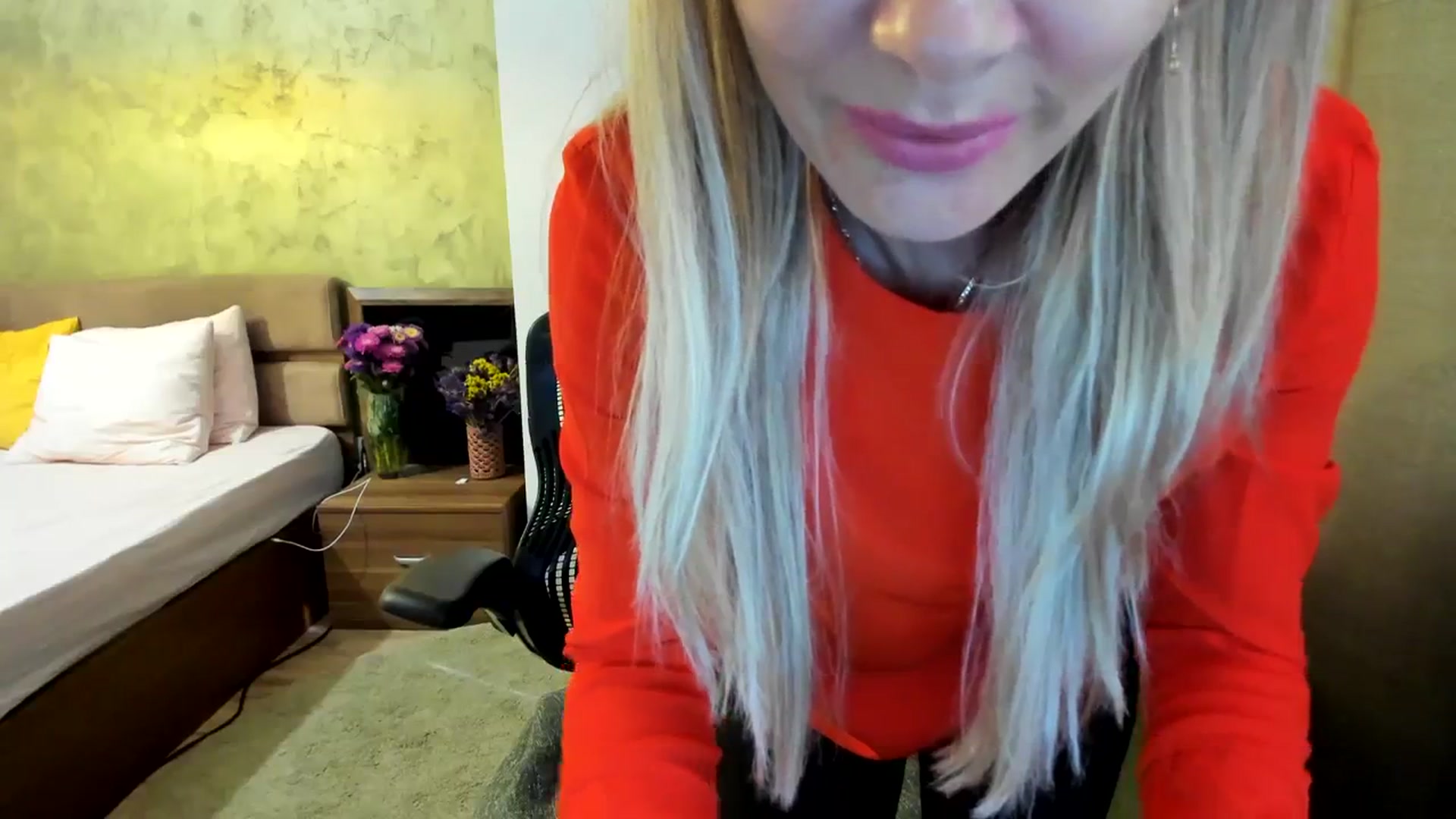 Gallery image thumbnail from DebbyPaige's myfreecams stream on, 09/19/2023, 08:56 image 6 of 20