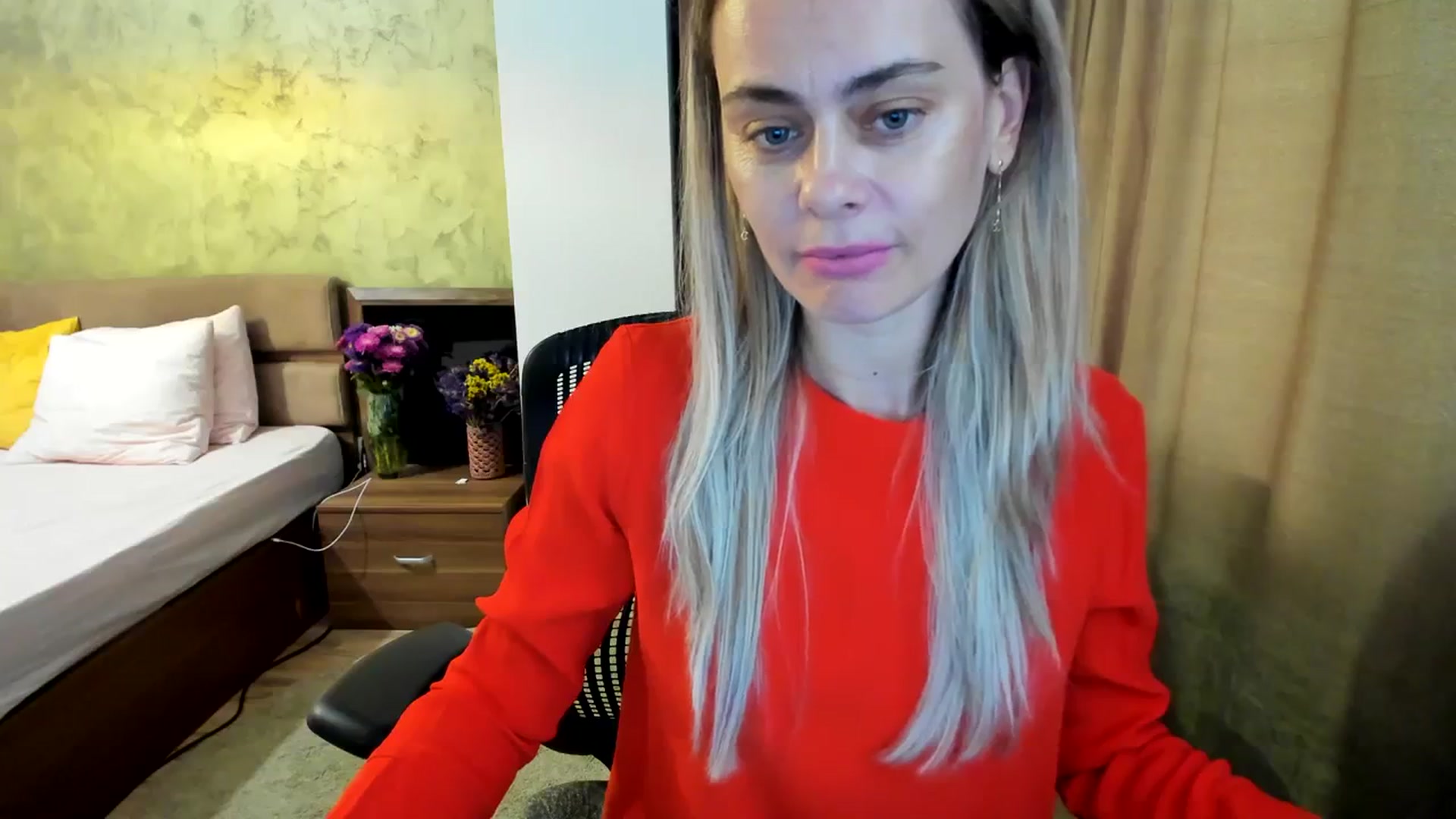 Gallery image thumbnail from DebbyPaige's myfreecams stream on, 09/19/2023, 08:56 image 5 of 20