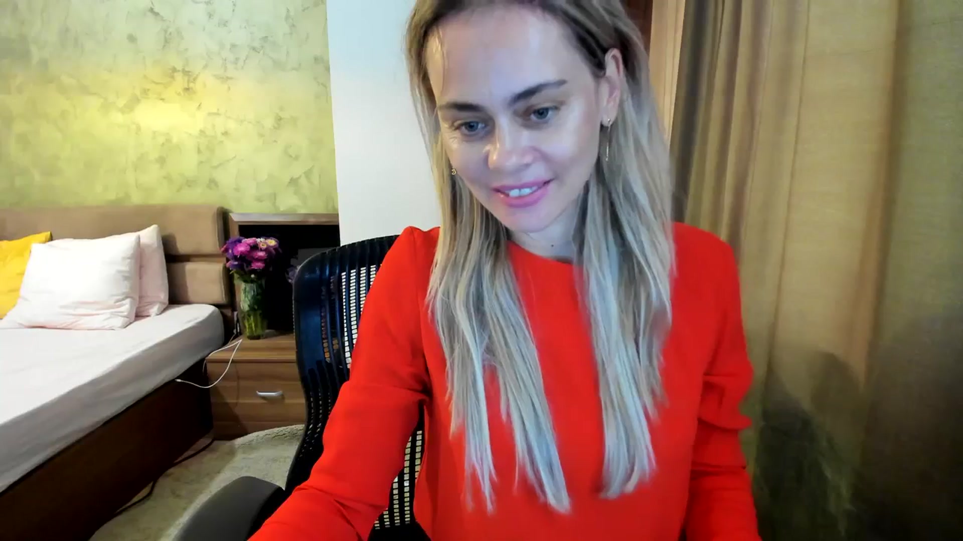 Gallery image thumbnail from DebbyPaige's myfreecams stream on, 09/19/2023, 08:56 image 13 of 20