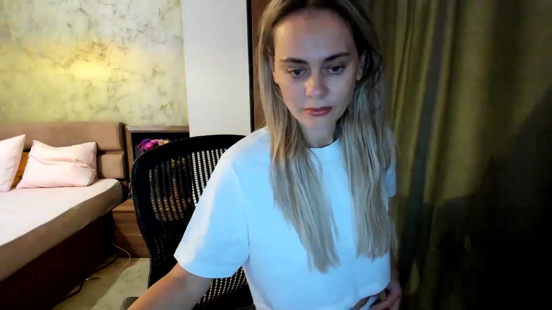 Gallery image thumbnail from DebbyPaige's myfreecams stream on, 09/20/2023, 06:48 image 17 of 20