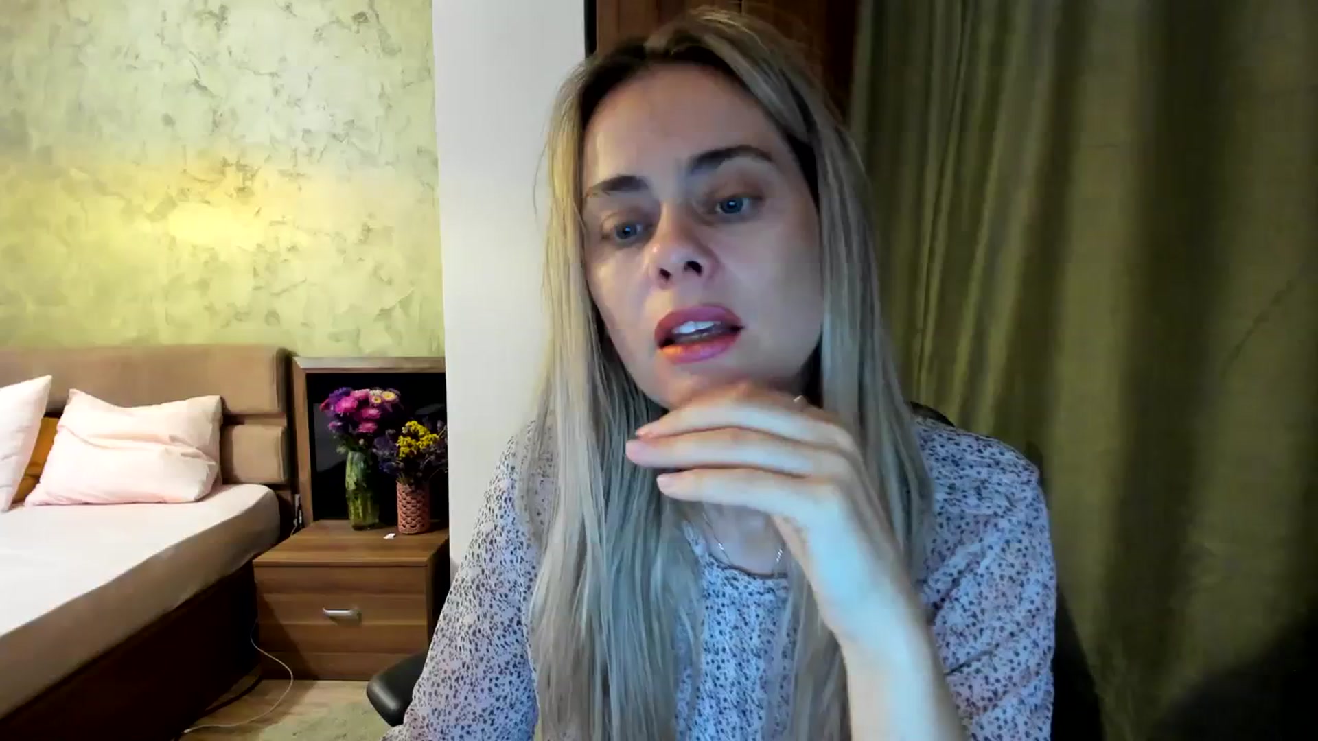 Gallery image thumbnail from DebbyPaige's myfreecams stream on, 09/20/2023, 06:48 image 3 of 20